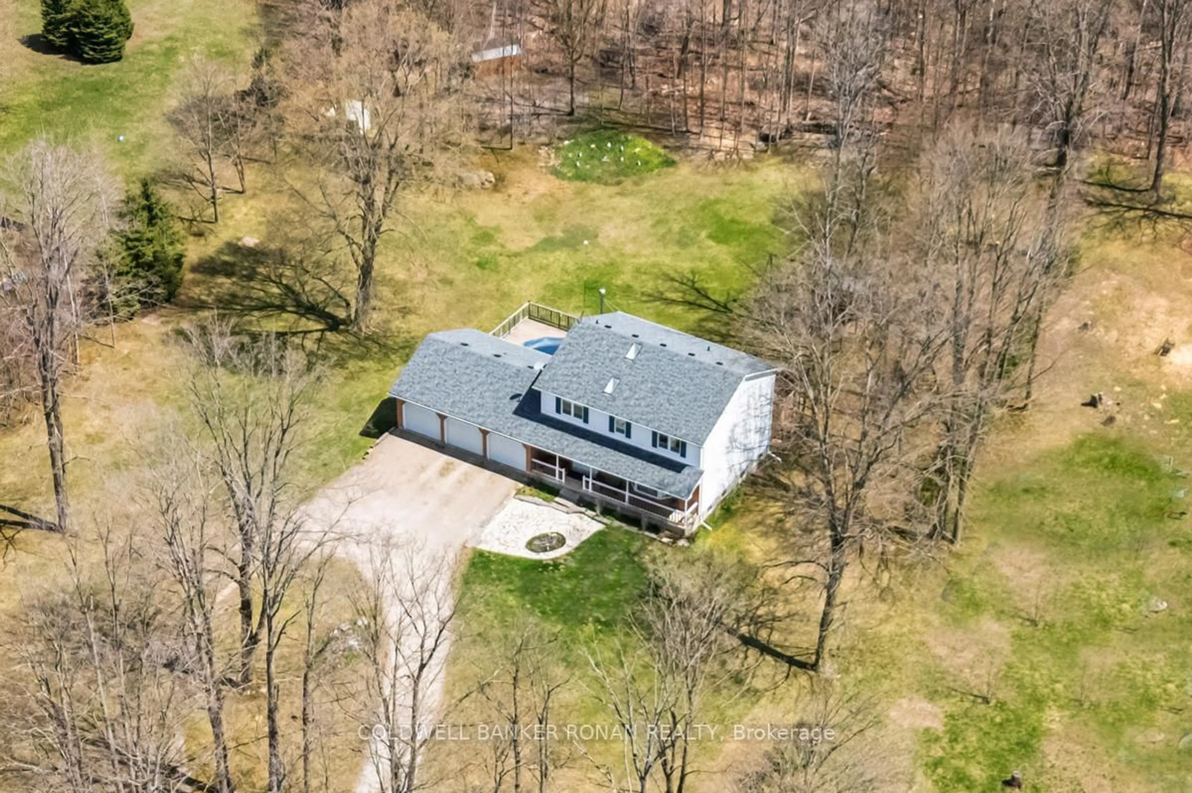 A pic from outside/outdoor area/front of a property/back of a property/a pic from drone, building for 7533 County Rd 10 N/A, Essa Ontario L3W 0T7