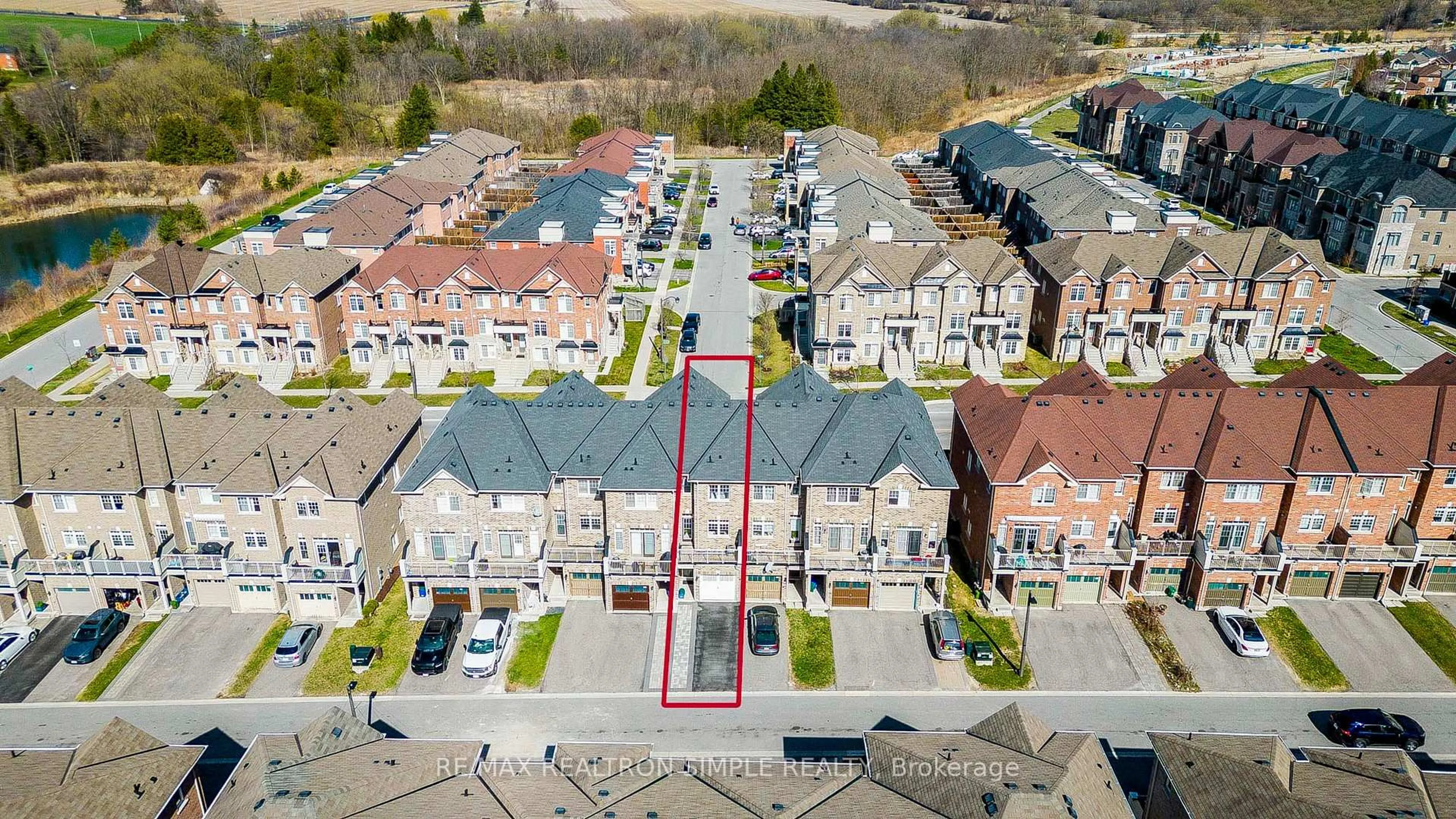 A pic from outside/outdoor area/front of a property/back of a property/a pic from drone, street for 304 Delray Dr, Markham Ontario L6E 0R1