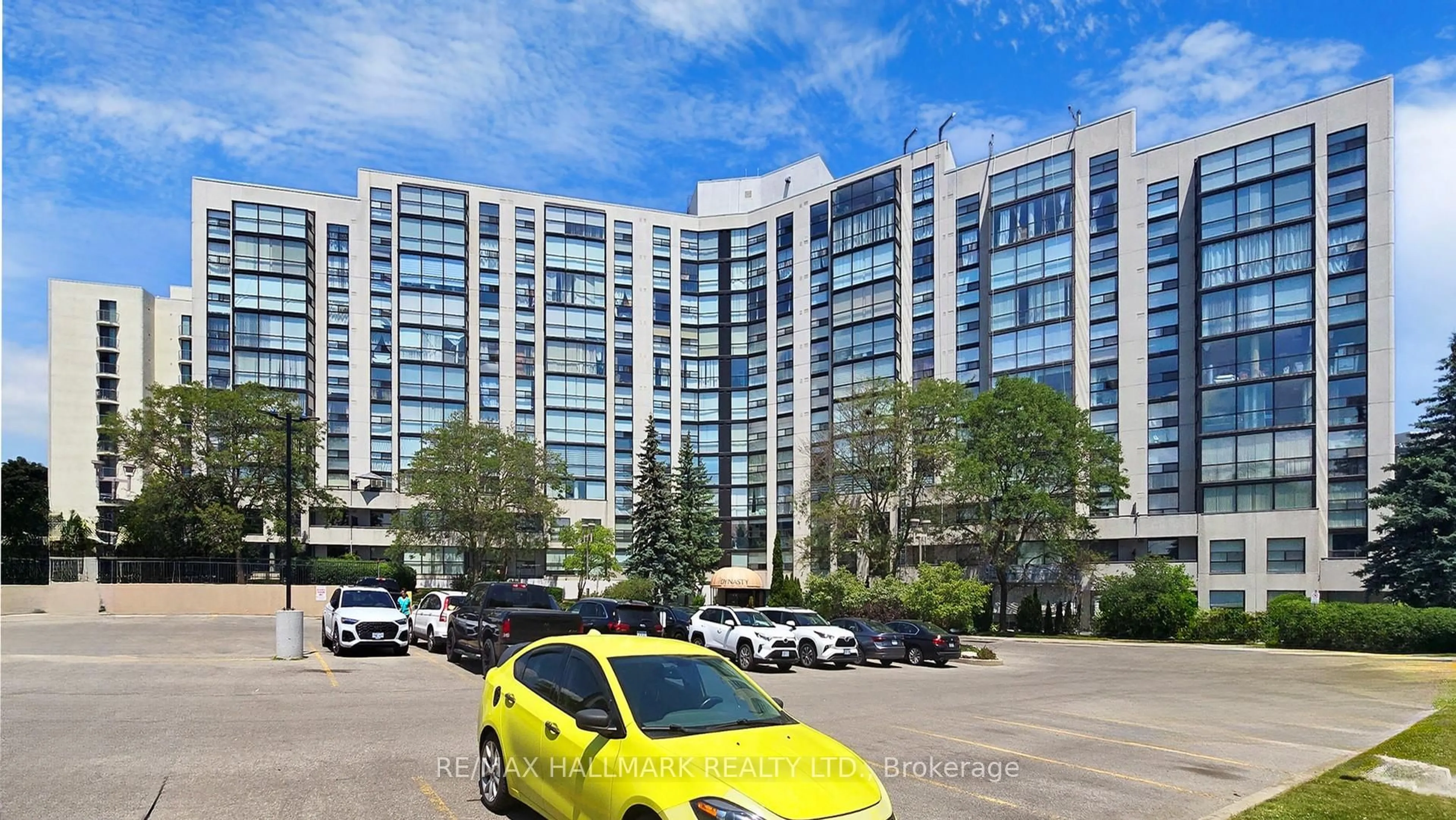 Indoor foyer for 30 Harding Blvd #403, Richmond Hill Ontario L4C 1S8