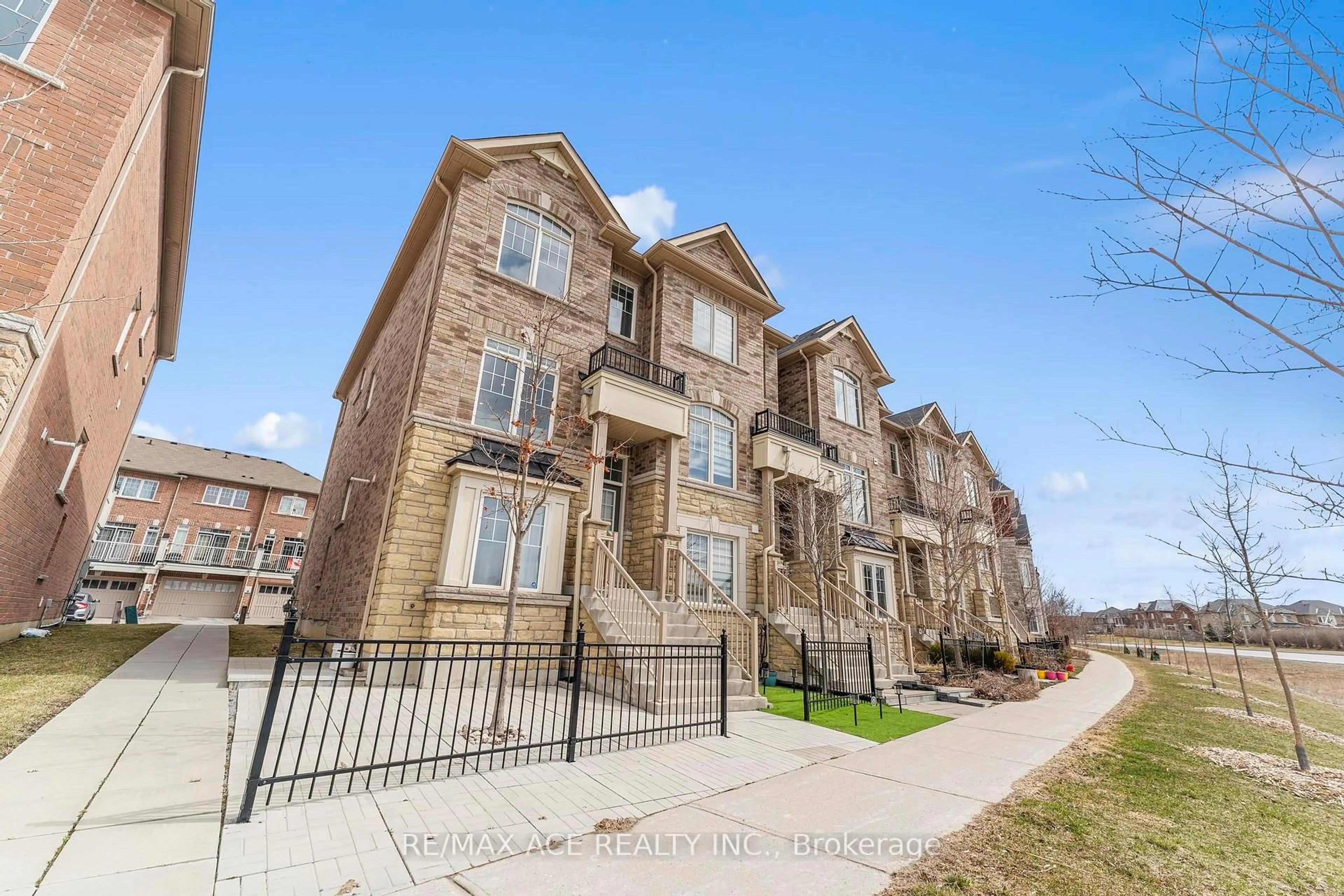 Home with brick exterior material, street for 207 Dundas Way, Markham Ontario L6E 0T1