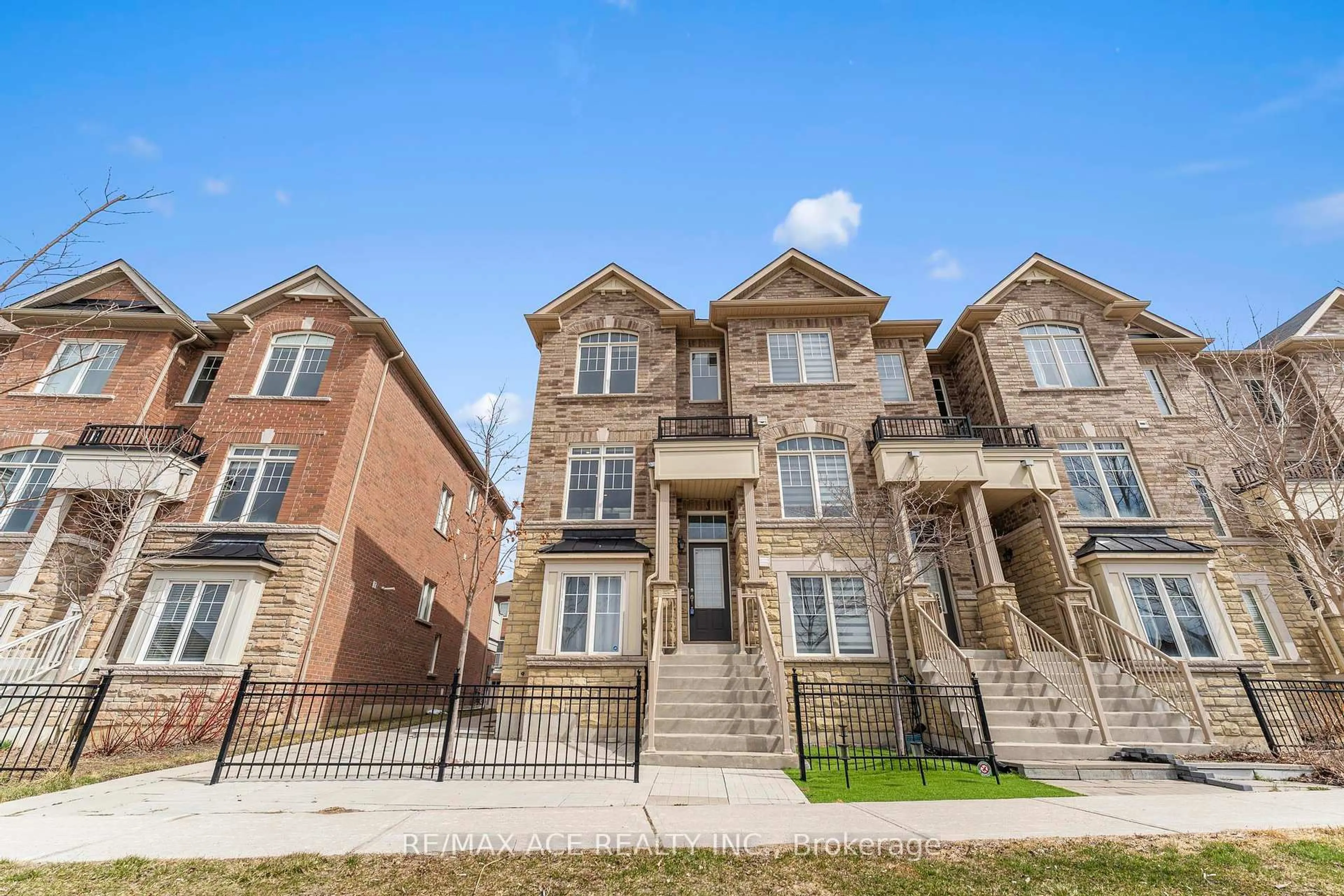 Home with brick exterior material, street for 207 Dundas Way, Markham Ontario L6E 0T1