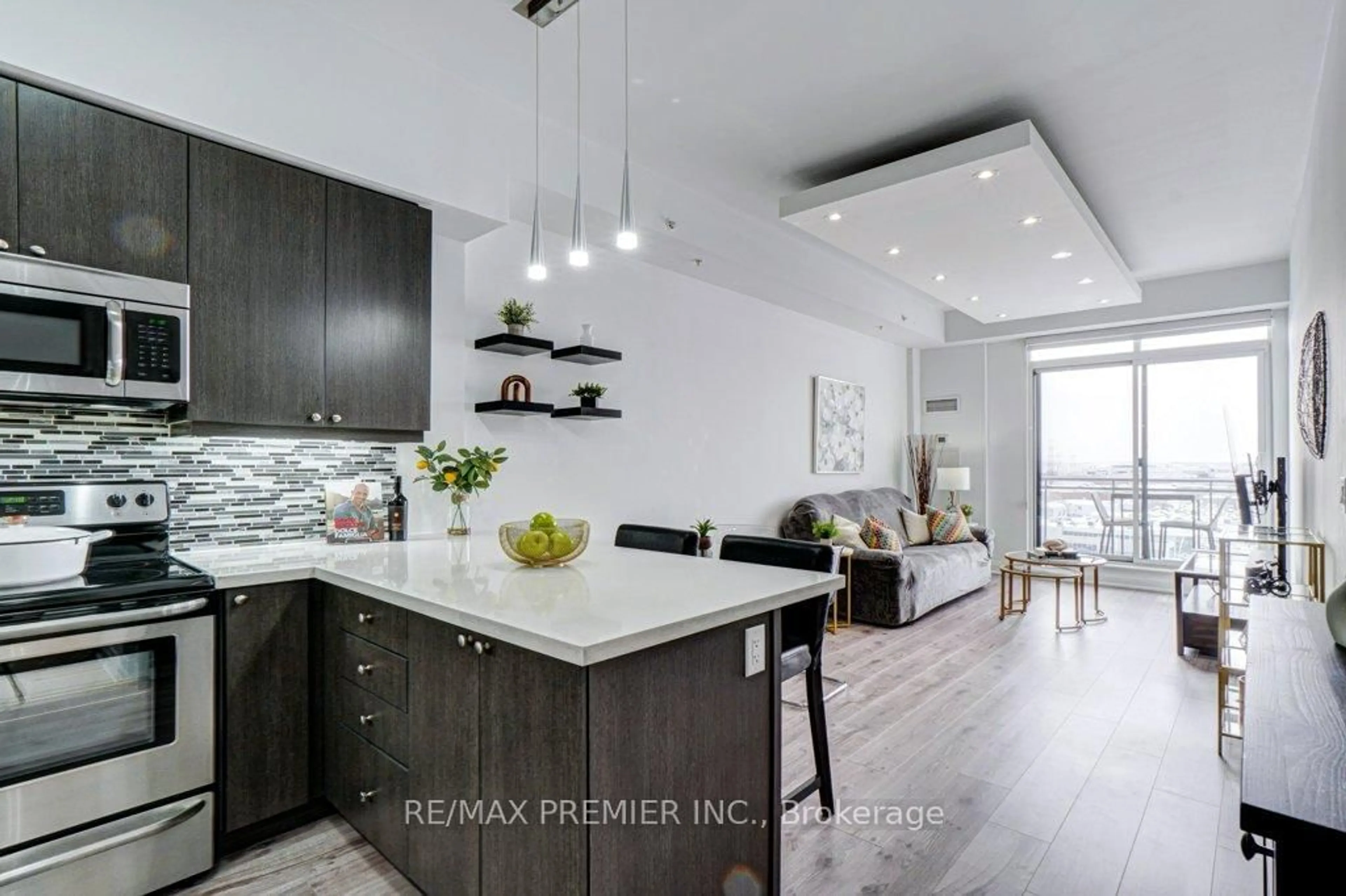 Open concept kitchen, ceramic/tile floor for 12 Woodstream Blvd #1004, Vaughan Ontario L4L 8C3