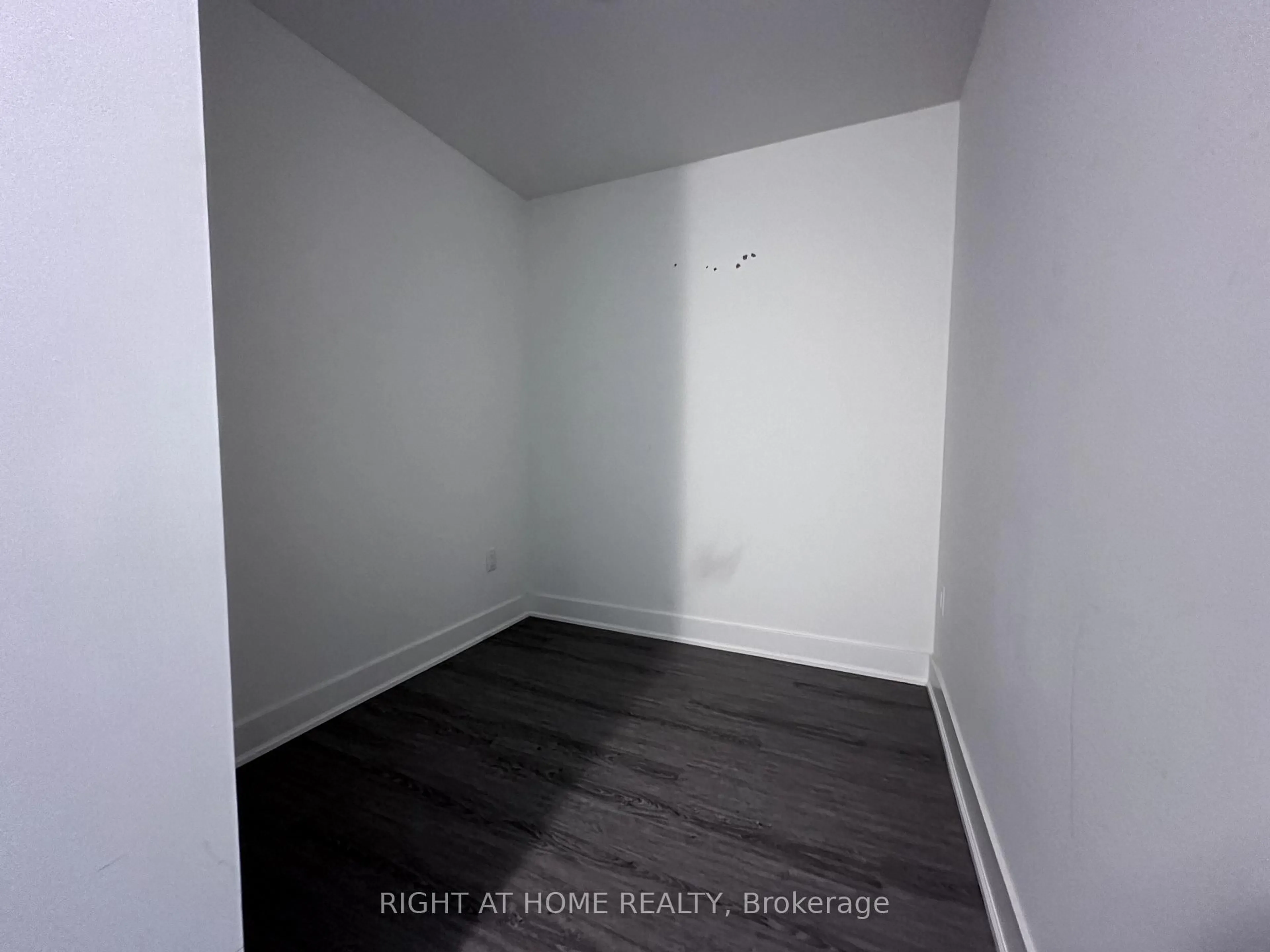 A pic of a room for 185 Deerfield Rd #015, Newmarket Ontario L3Y 0G7