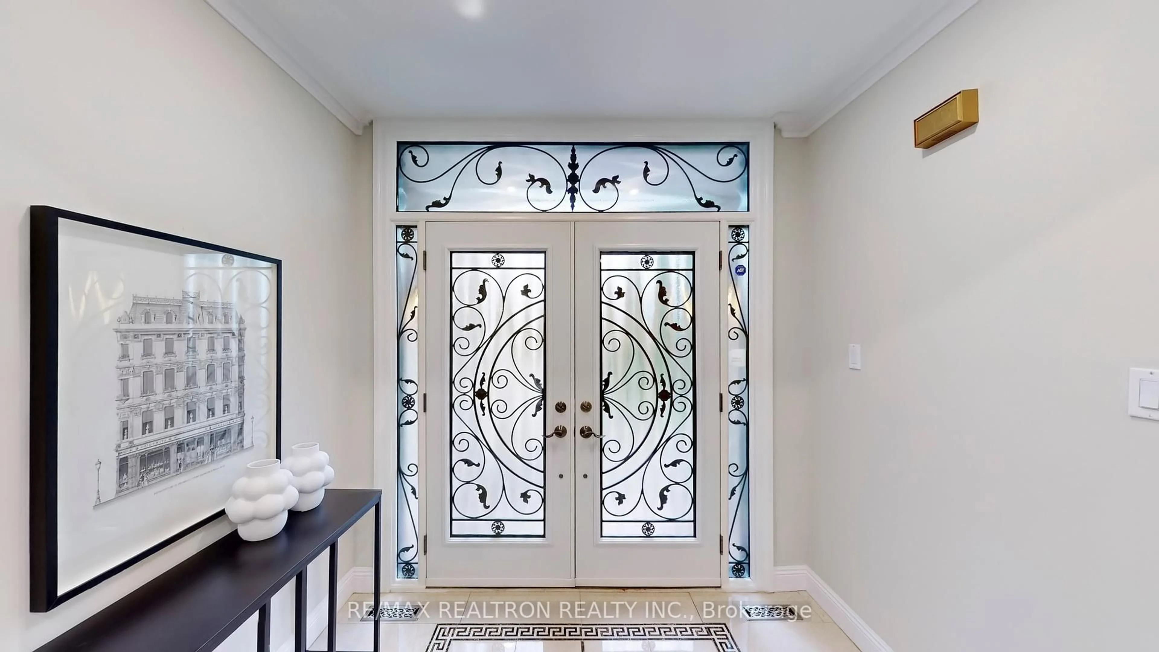 Indoor entryway for 5 Cantex Crt, Richmond Hill Ontario L4S 1B1