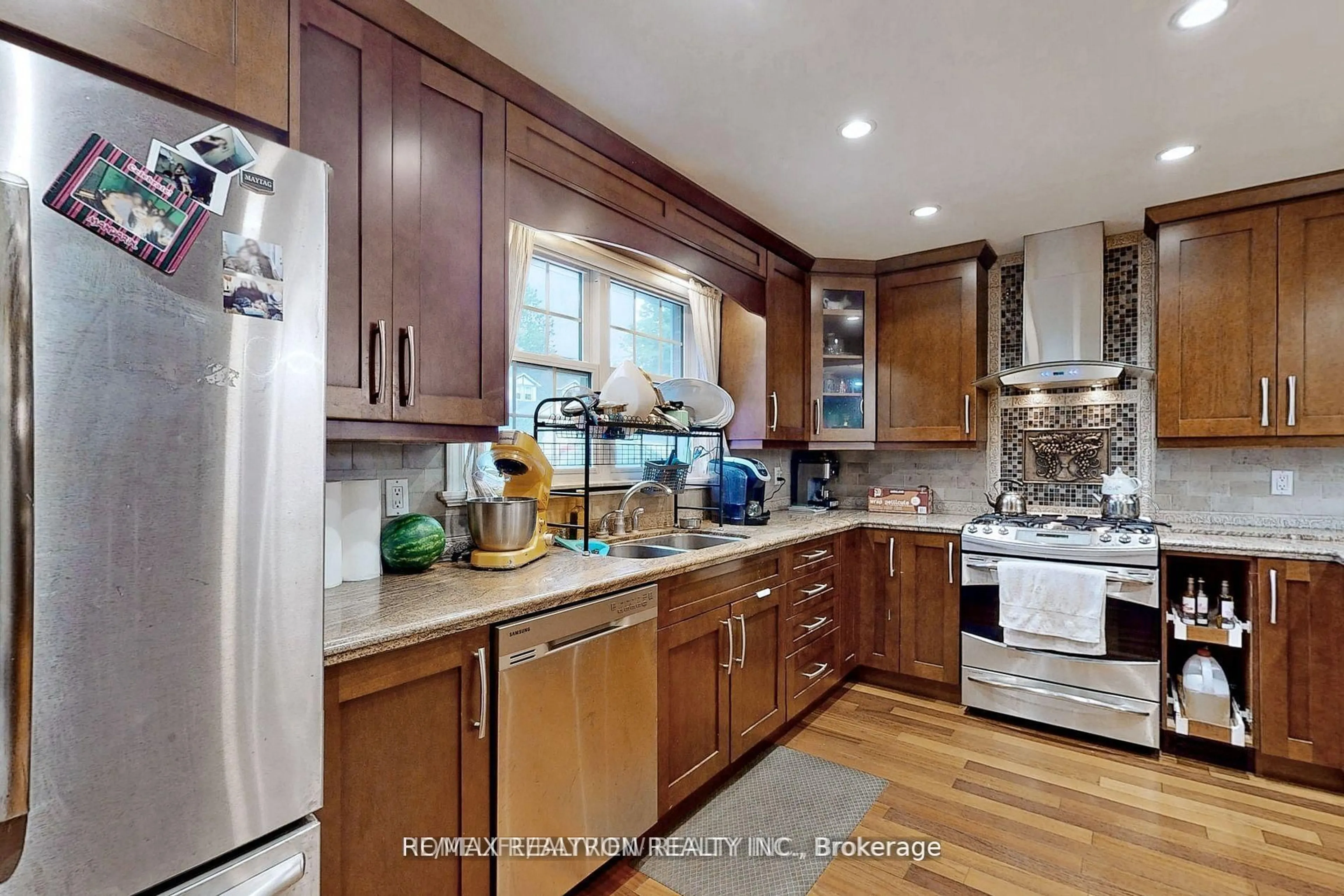 Unknown for 197 Lloyd Ave, Newmarket Ontario L3Y 5L4