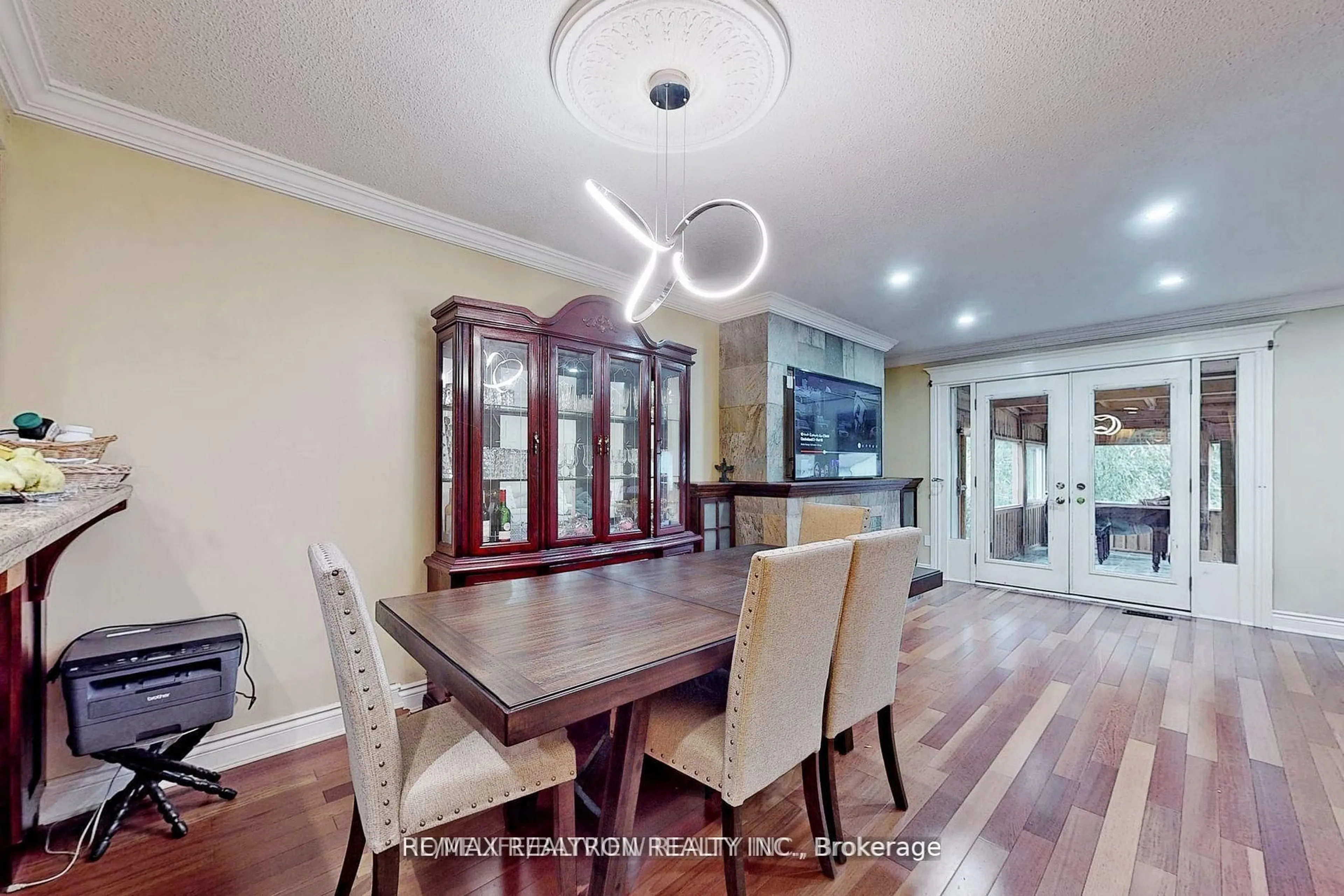 Dining room, wood/laminate floor for 197 Lloyd Ave, Newmarket Ontario L3Y 5L4