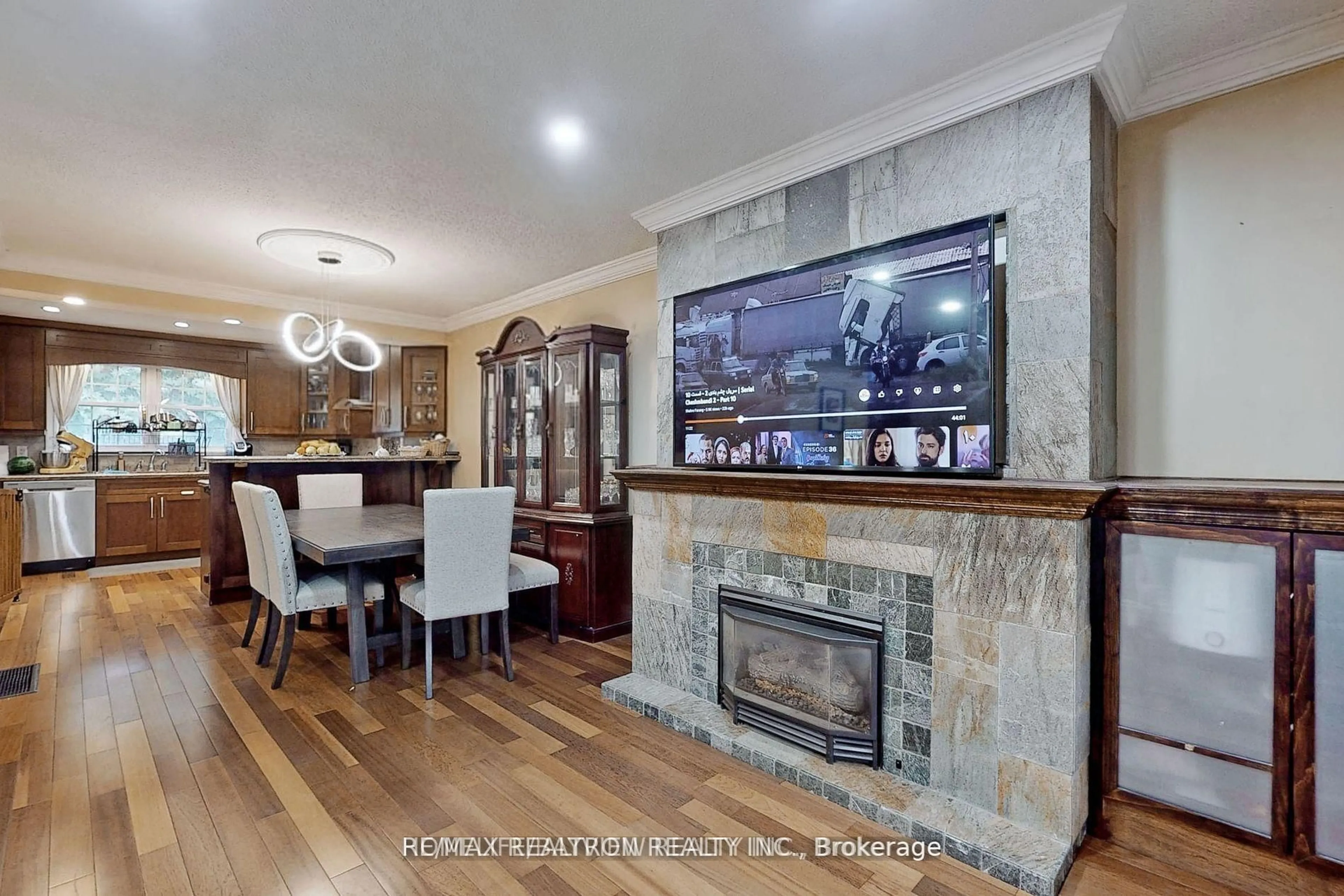 Unknown for 197 Lloyd Ave, Newmarket Ontario L3Y 5L4