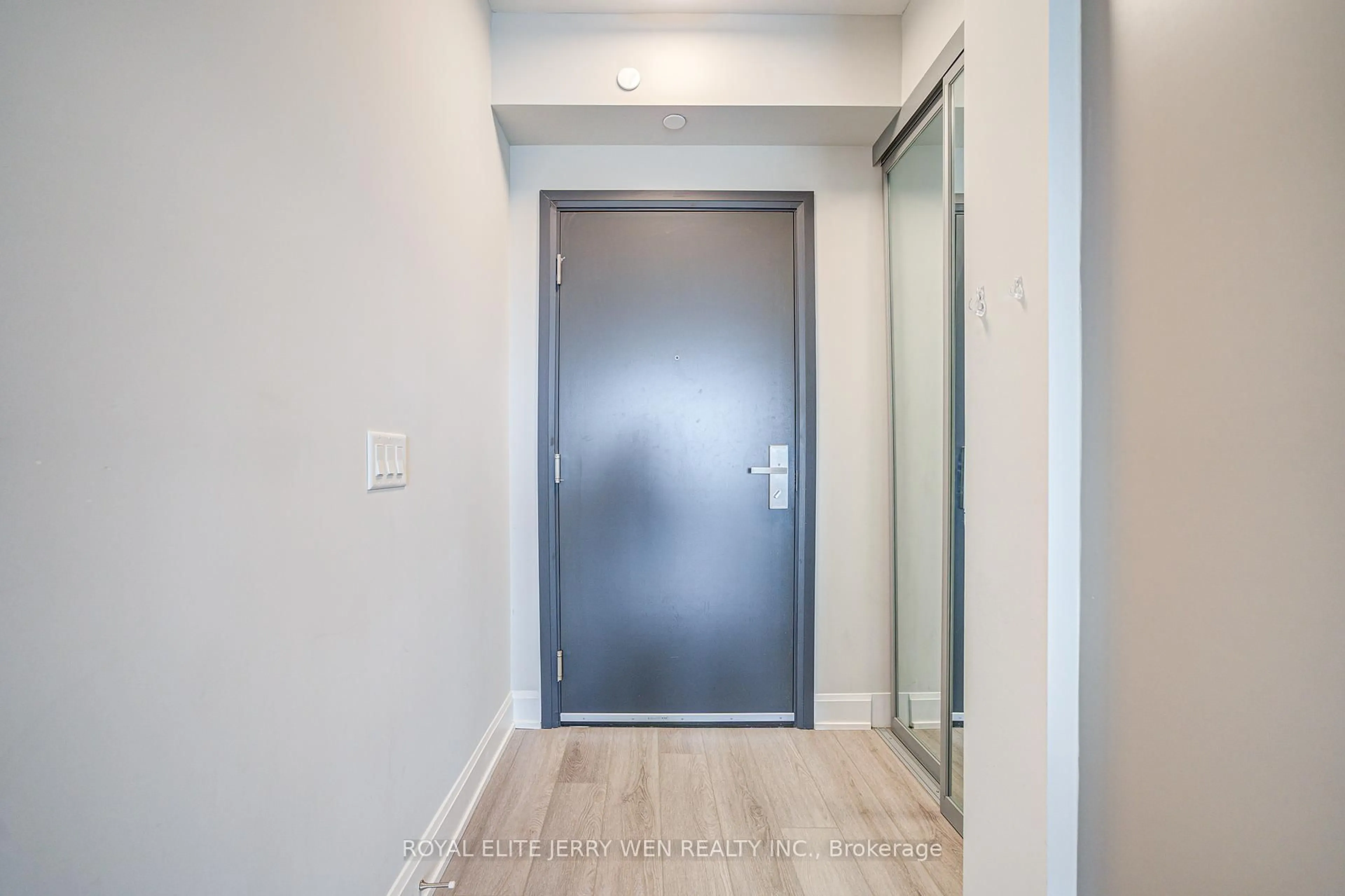 Indoor entryway for 38 Gandhi Lane #912B, Markham Ontario L3T 0G9
