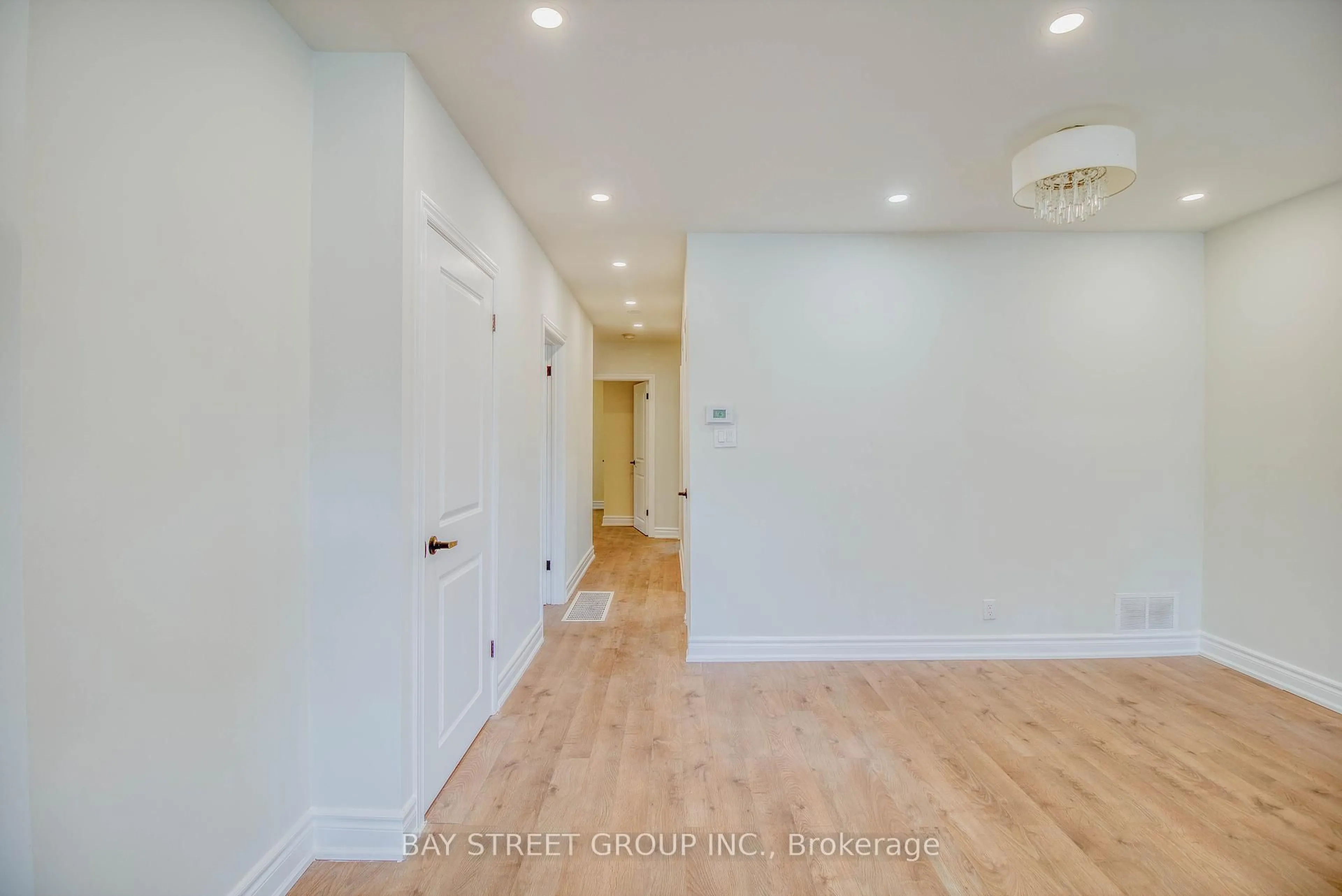 Indoor entryway for 65 Davis Rd, Aurora Ontario L4G 2B4