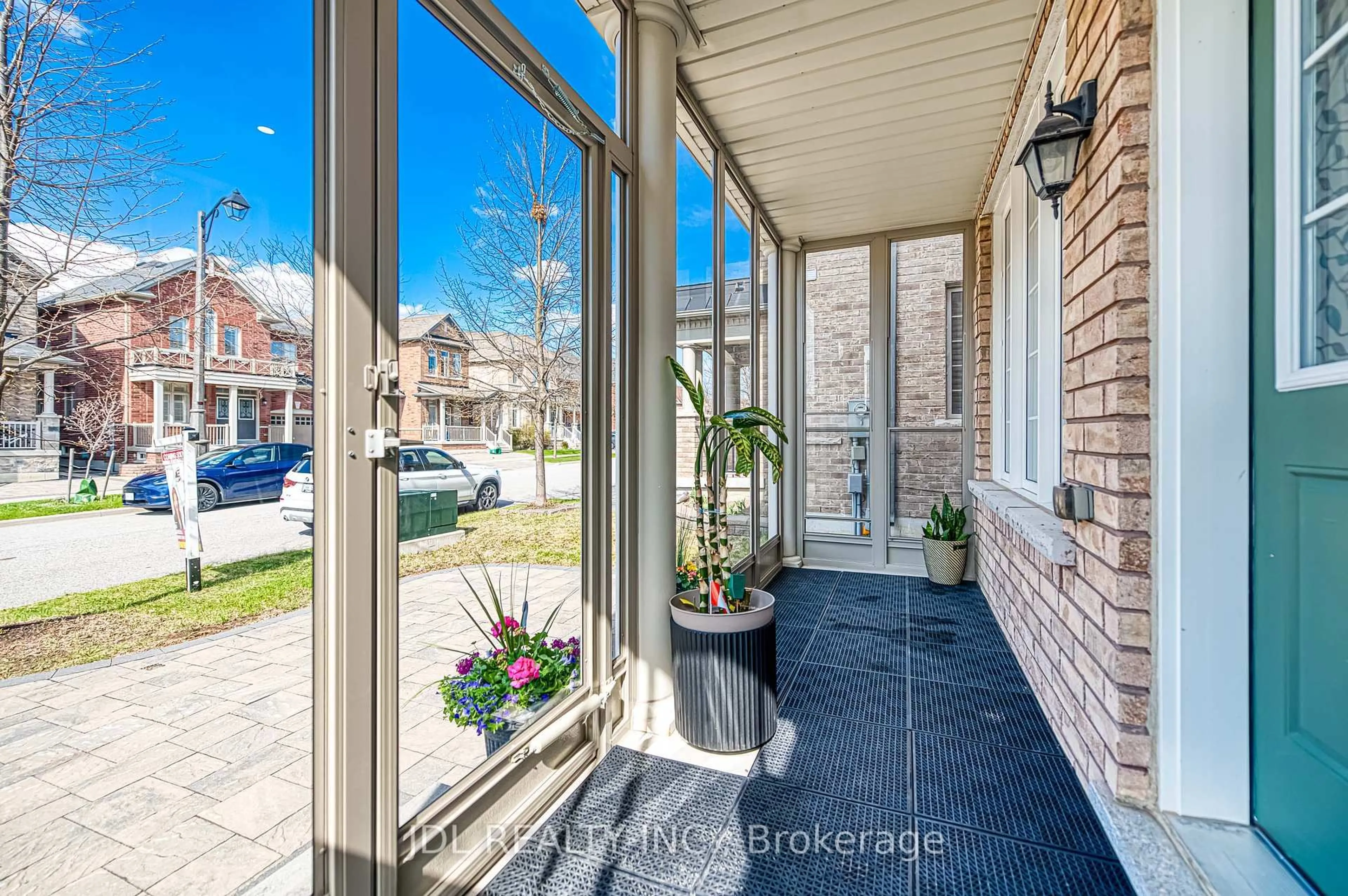 Indoor entryway for 45 Foshan Ave, Markham Ontario L6C 0R6