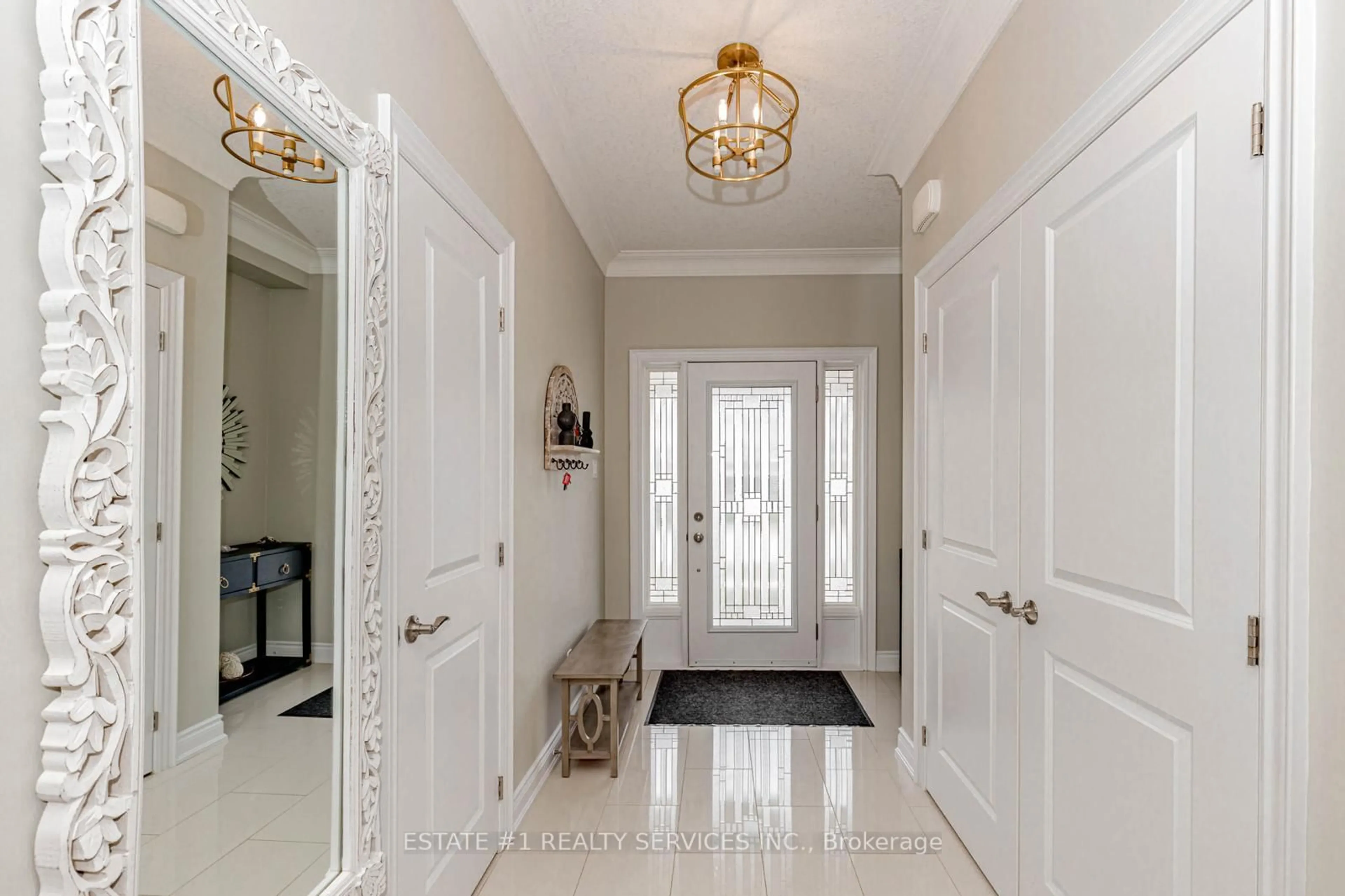 Indoor entryway for 119 Falkner Rd, New Tecumseth Ontario L9R 0C1