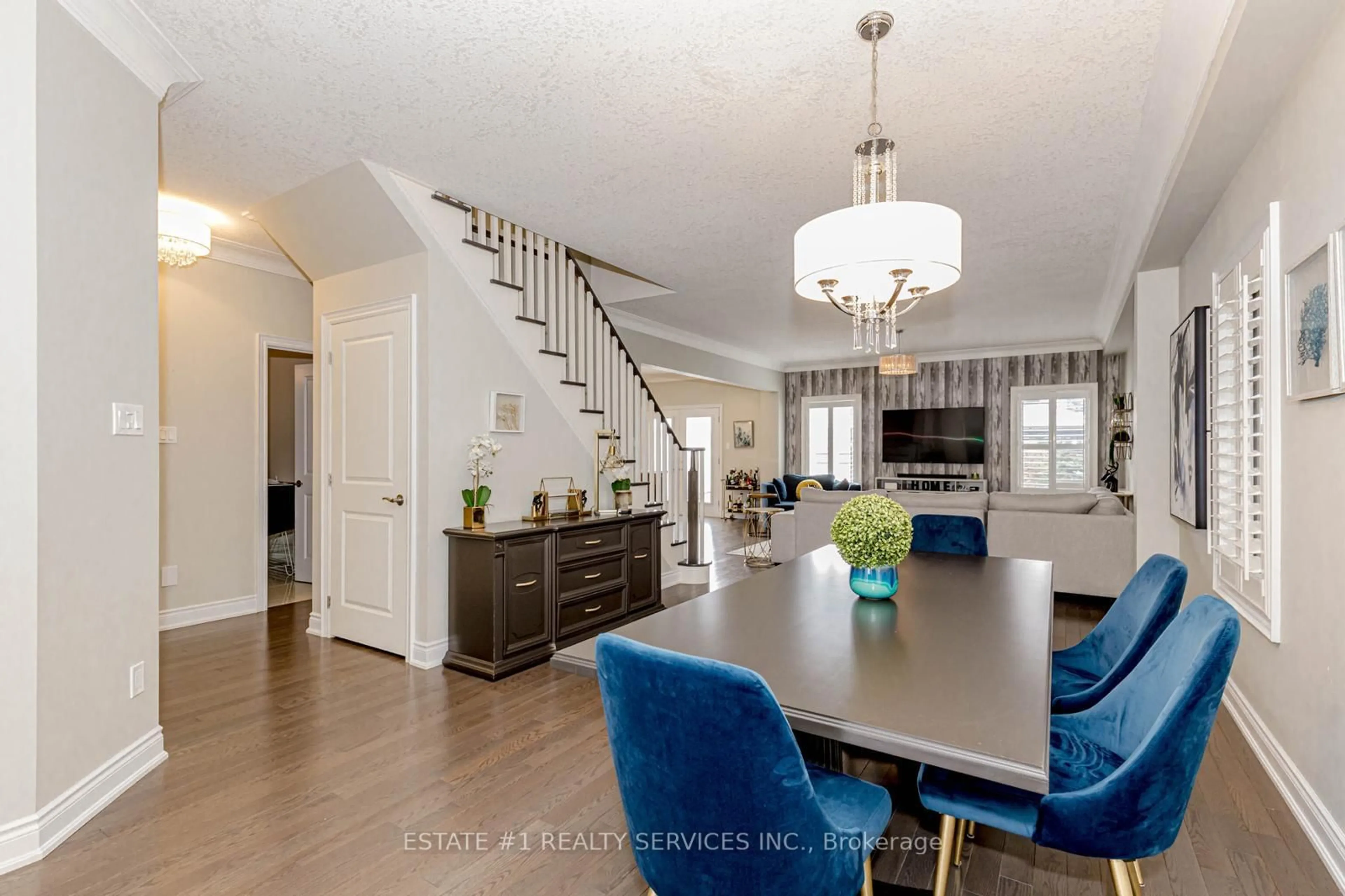 Open concept kitchen, unknown for 119 Falkner Rd, New Tecumseth Ontario L9R 0C1
