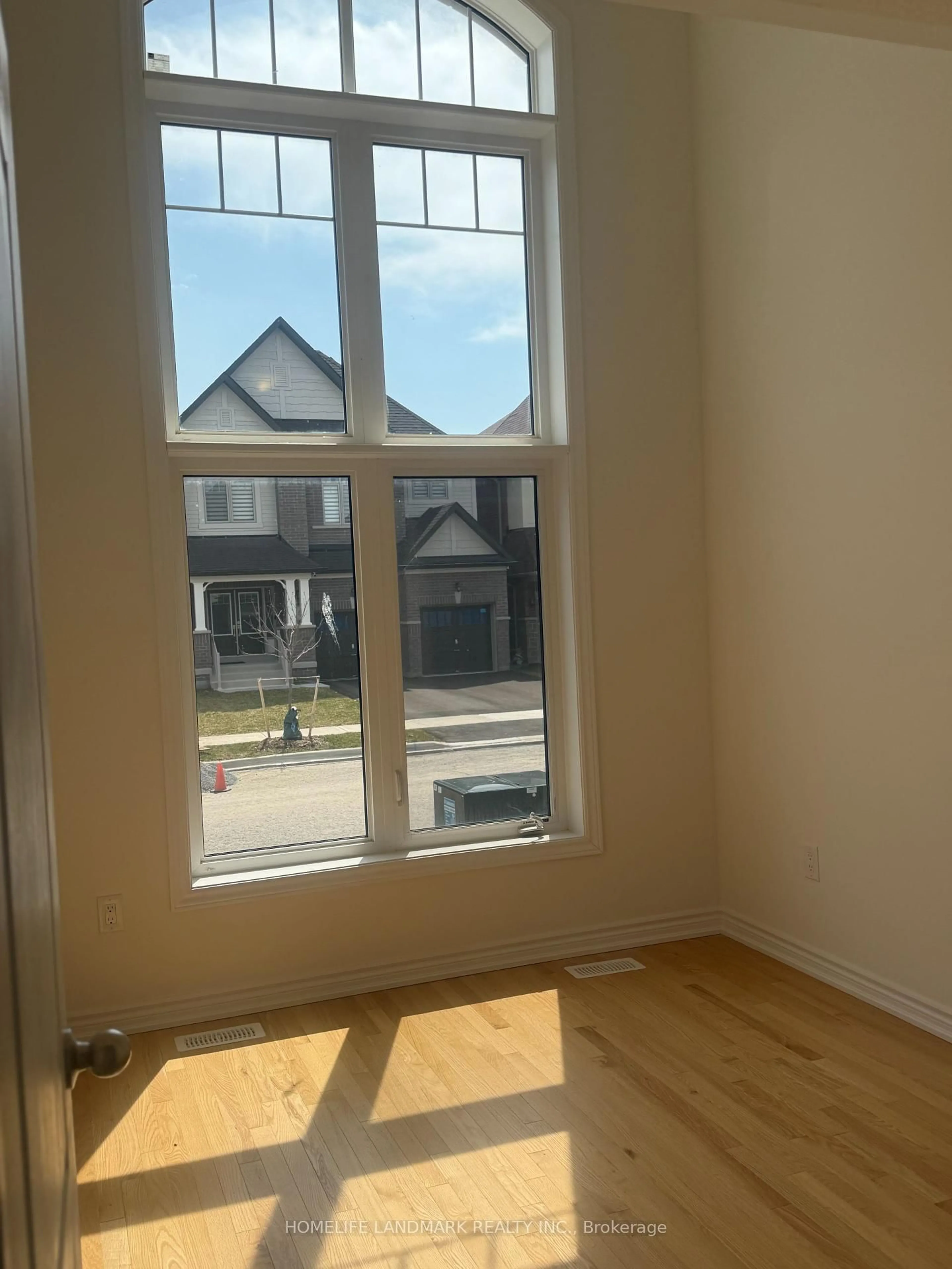 A pic of a room for 4 Kenneth Ross Bend, East Gwillimbury Ontario L9N 0T7