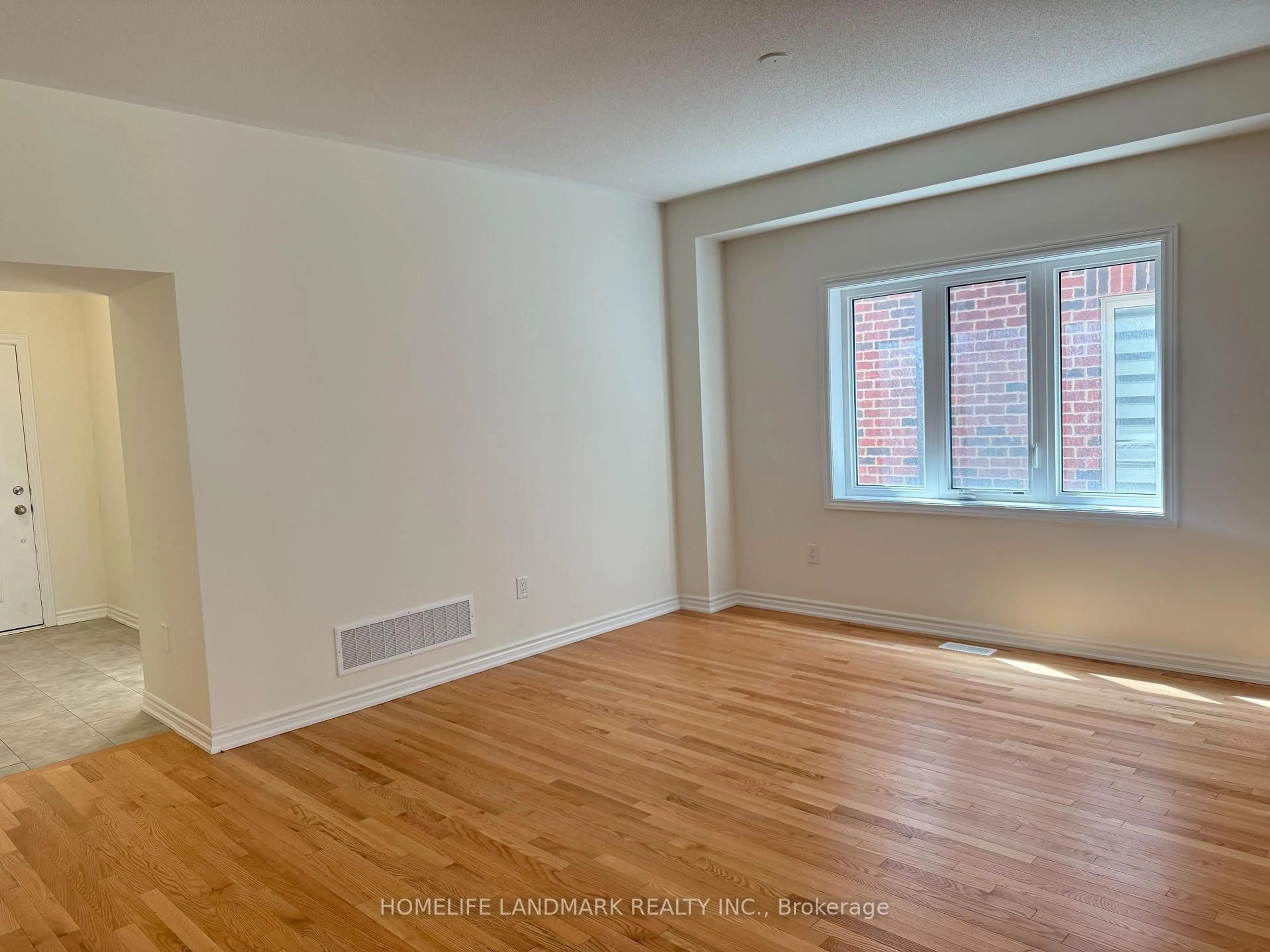 A pic of a room for 4 Kenneth Ross Bend, East Gwillimbury Ontario L9N 0T7