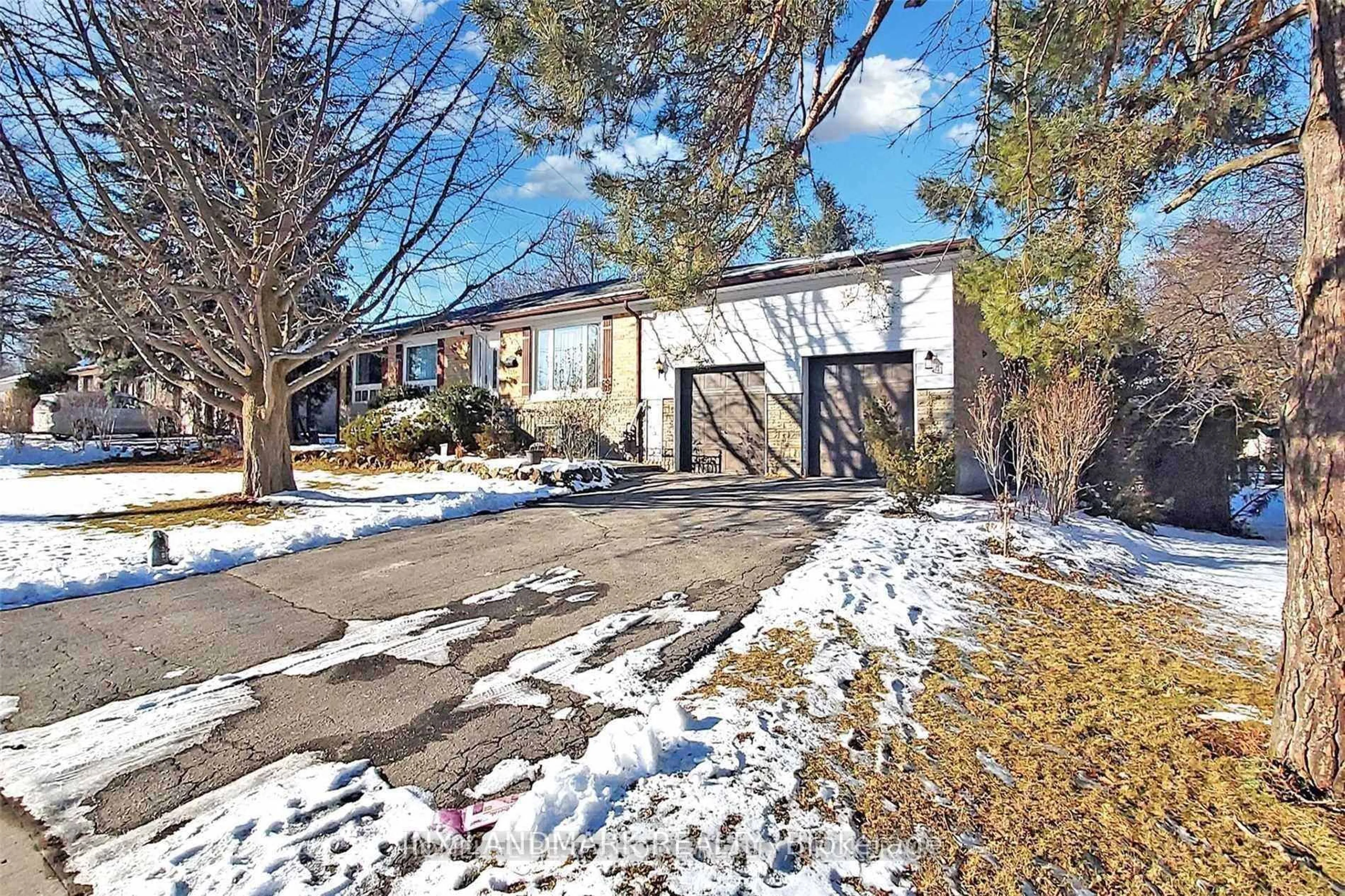 Unknown for 32 Kirk Dr, Markham Ontario L3T 3L1