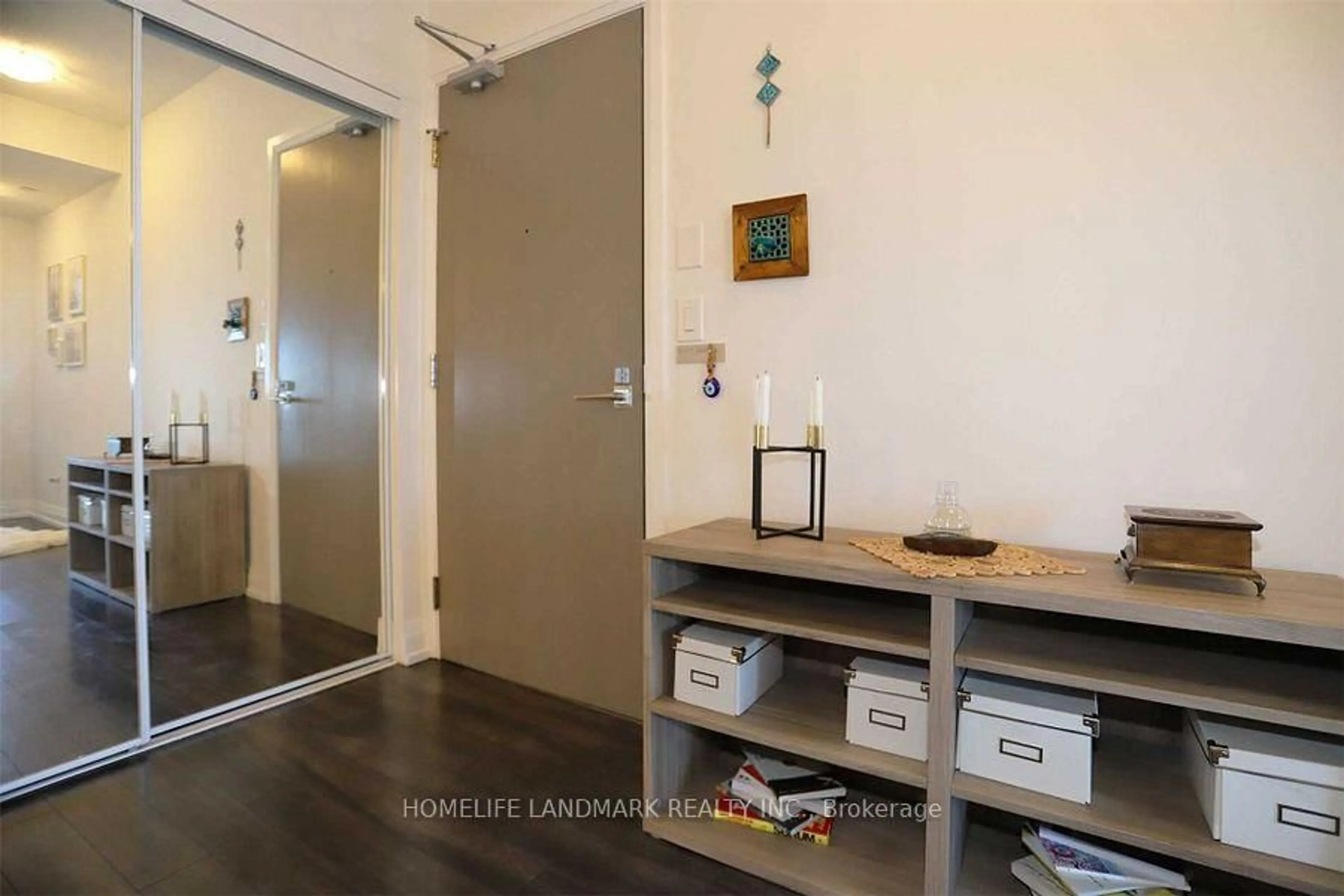 Indoor entryway for 7165 Yonge St #635, Markham Ontario L3T 0C9