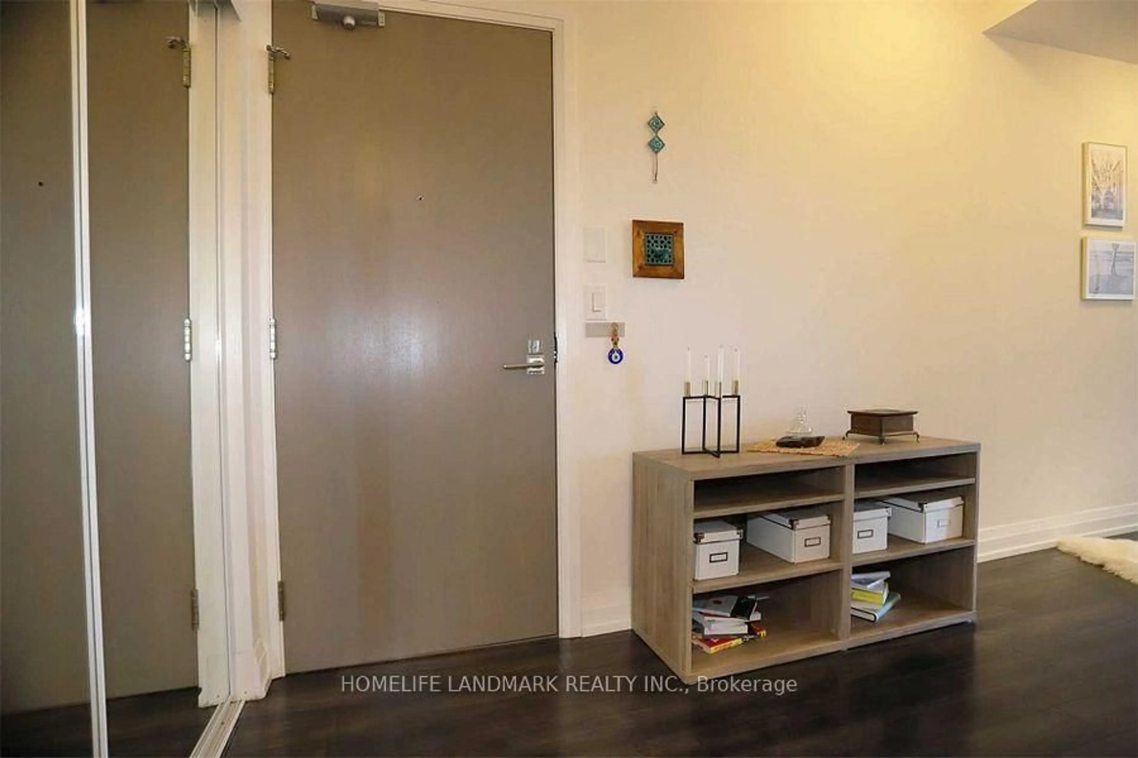 Indoor entryway for 7165 Yonge St #635, Markham Ontario L3T 0C9