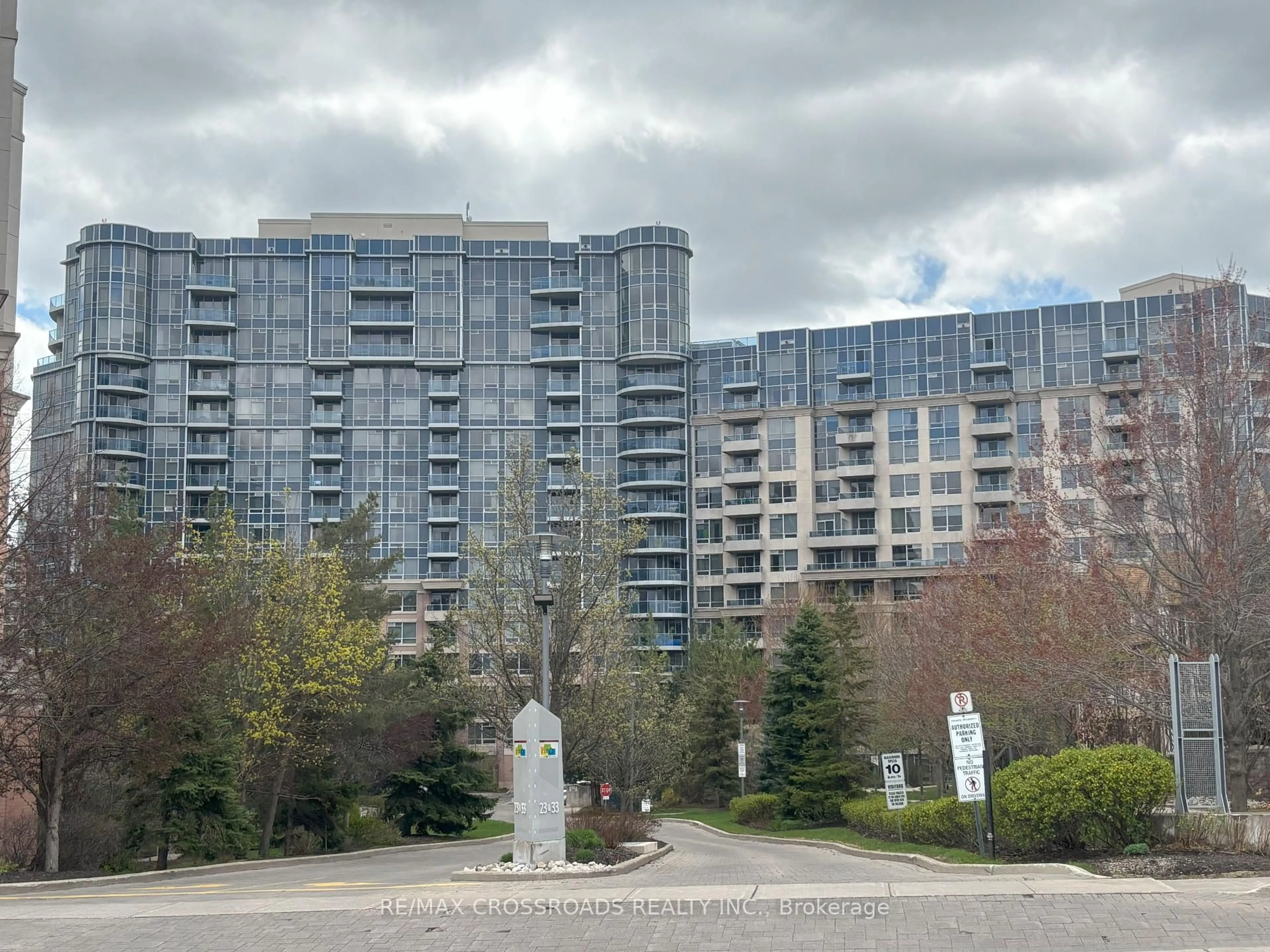 A pic from outside/outdoor area/front of a property/back of a property/a pic from drone, unknown for 33 Cox Blvd #232, Markham Ontario L3R 8A6