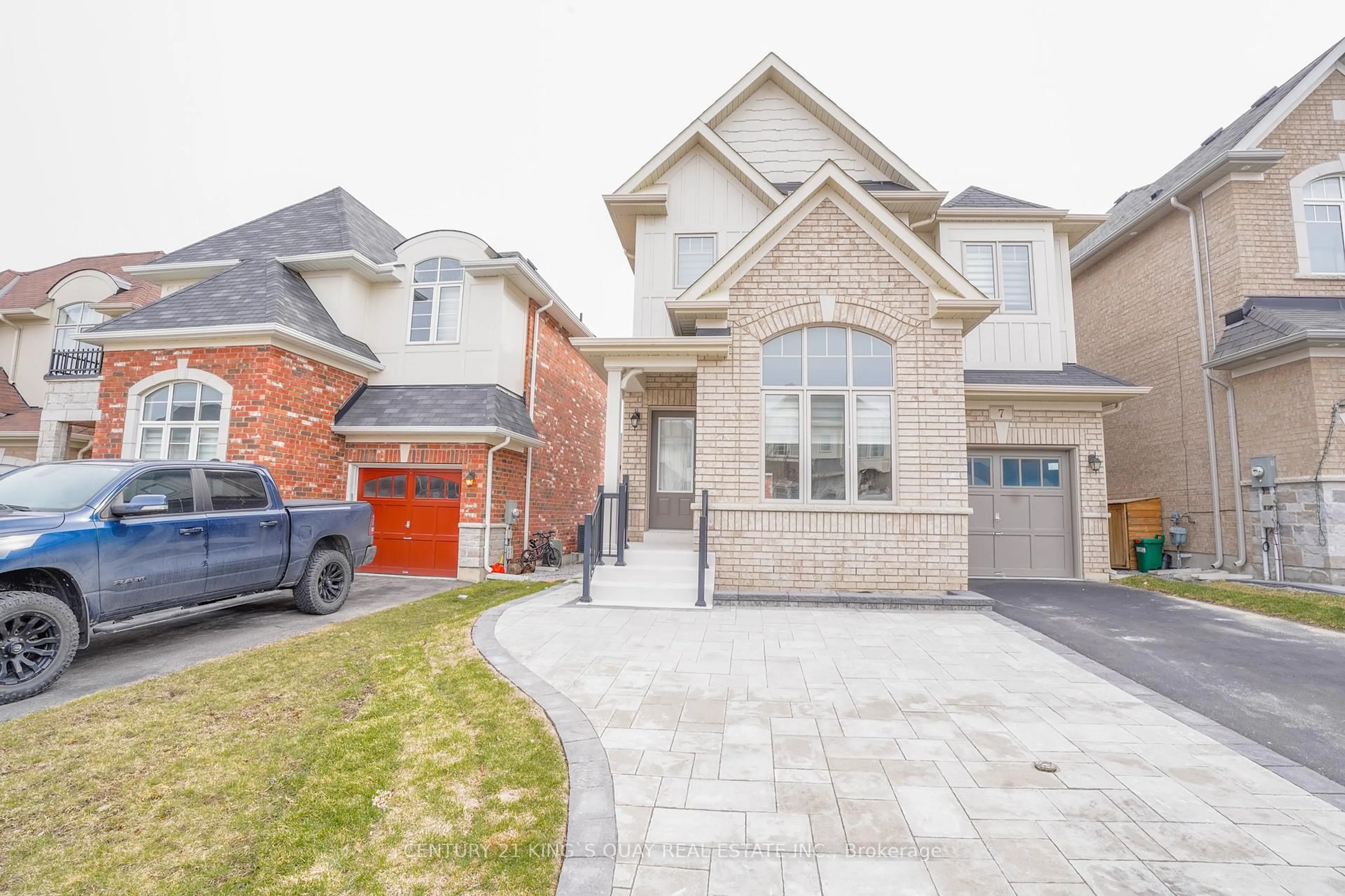 Home with brick exterior material, street for 7 John Moore Rd, East Gwillimbury Ontario L9N 0P4