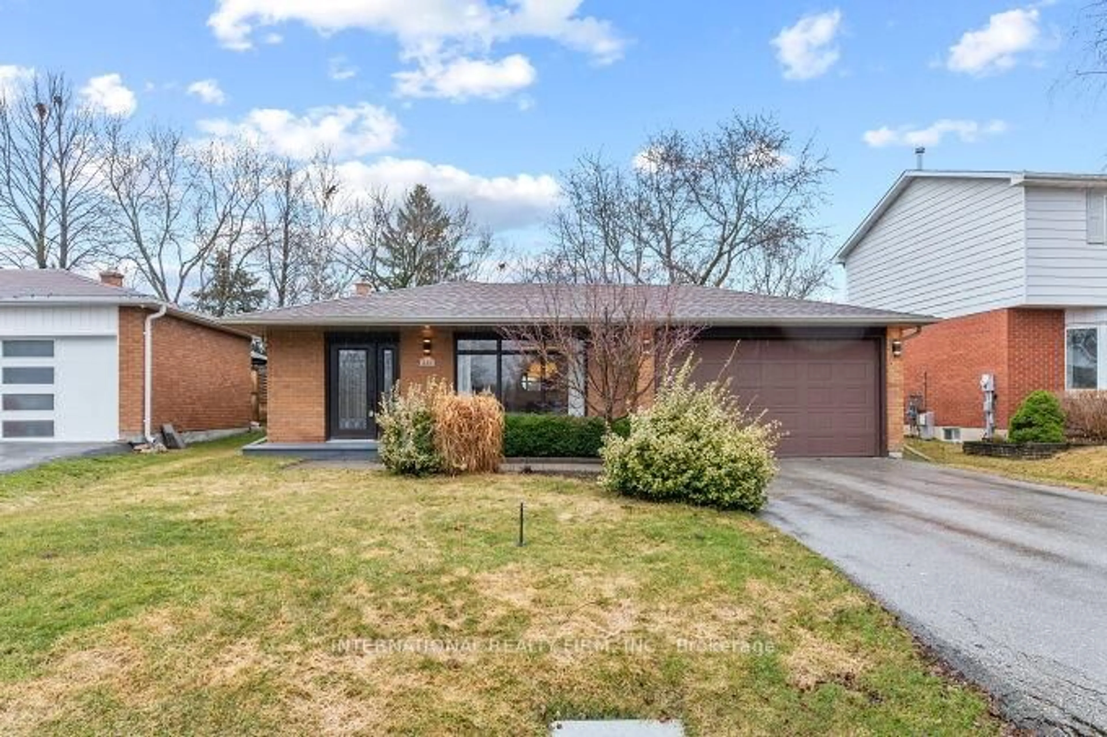 Home with brick exterior material, street for 531 Newmarket St, East Gwillimbury Ontario L9N 1K7