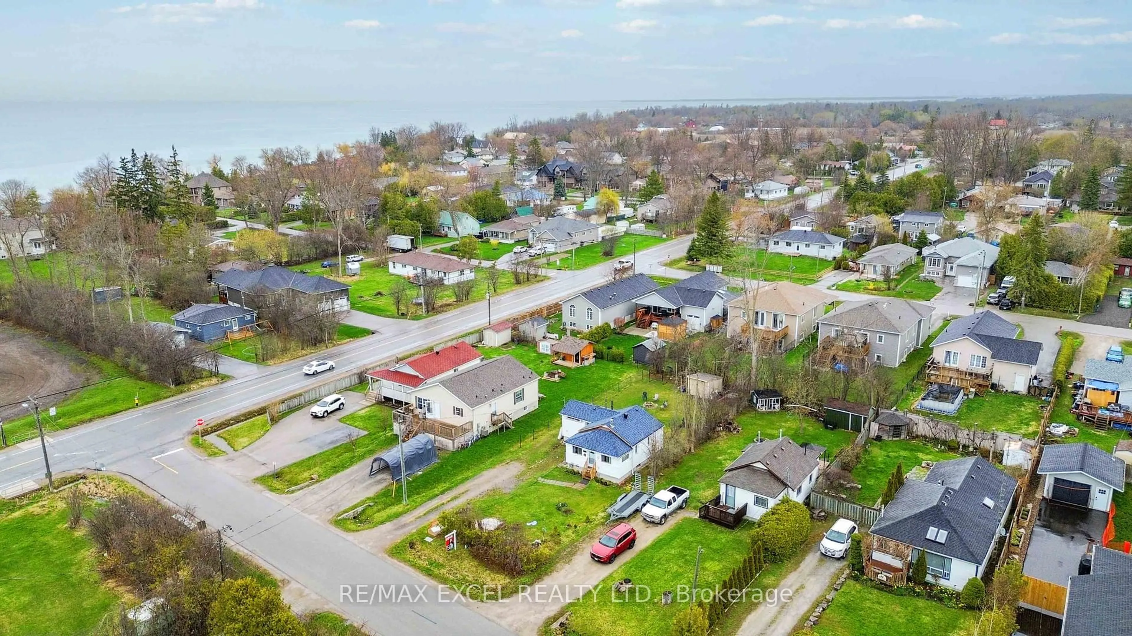 A pic from outside/outdoor area/front of a property/back of a property/a pic from drone, street for 795 Third Ave, Georgina Ontario L0E 1S0