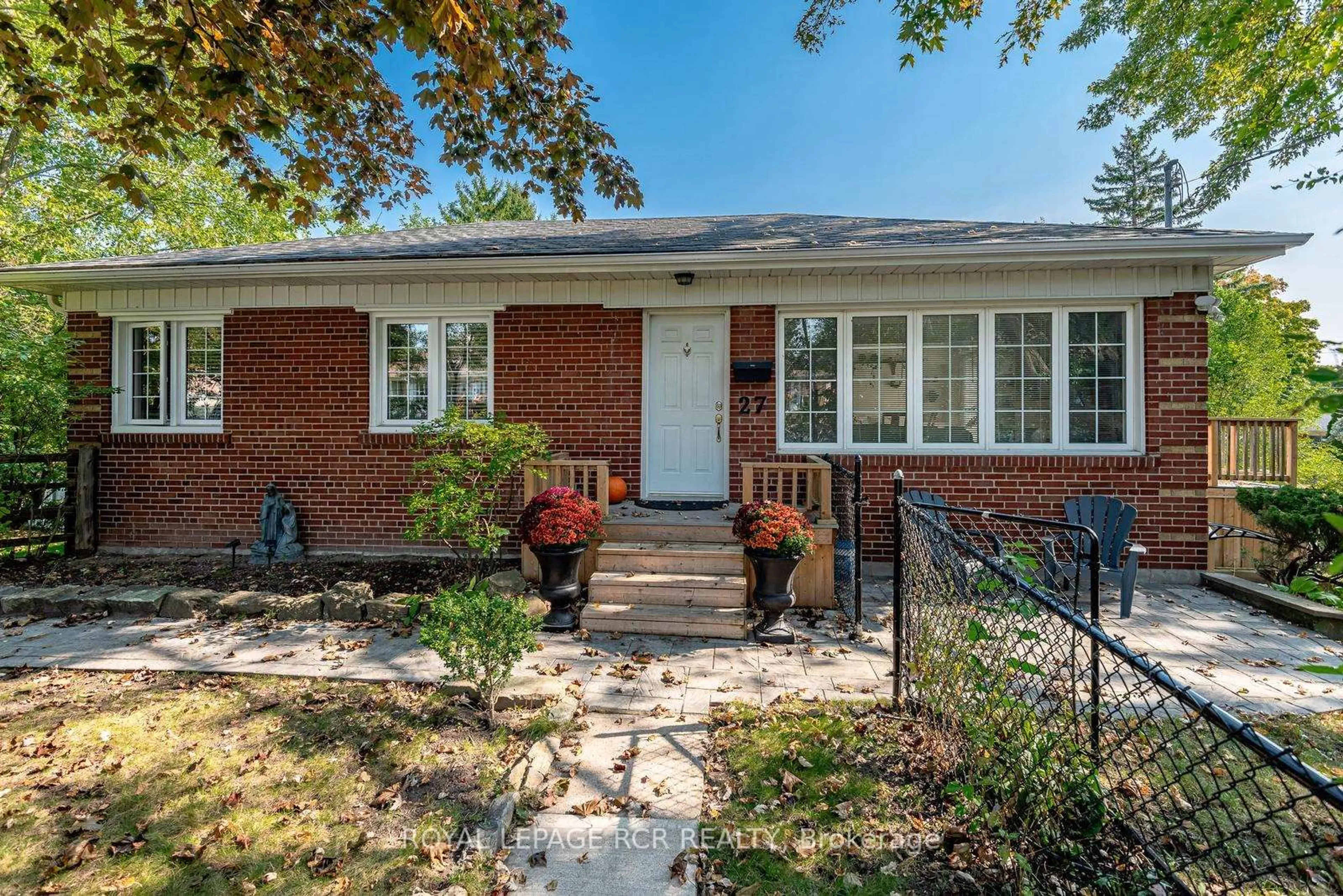 Home with brick exterior material, street for 27 Boothbay Cres, Newmarket Ontario L3Y 1X6