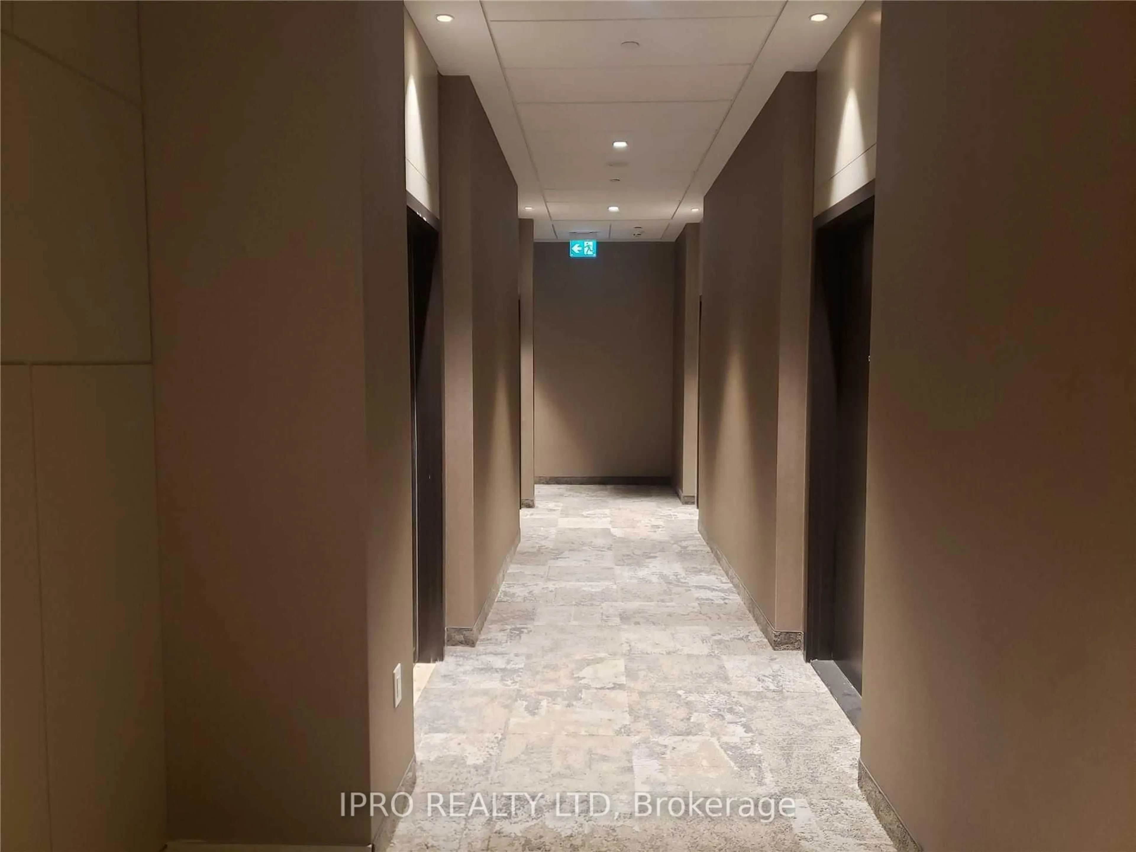 Indoor foyer for 38 Honeycrisp Cres, Vaughan Ontario L4K 0M8