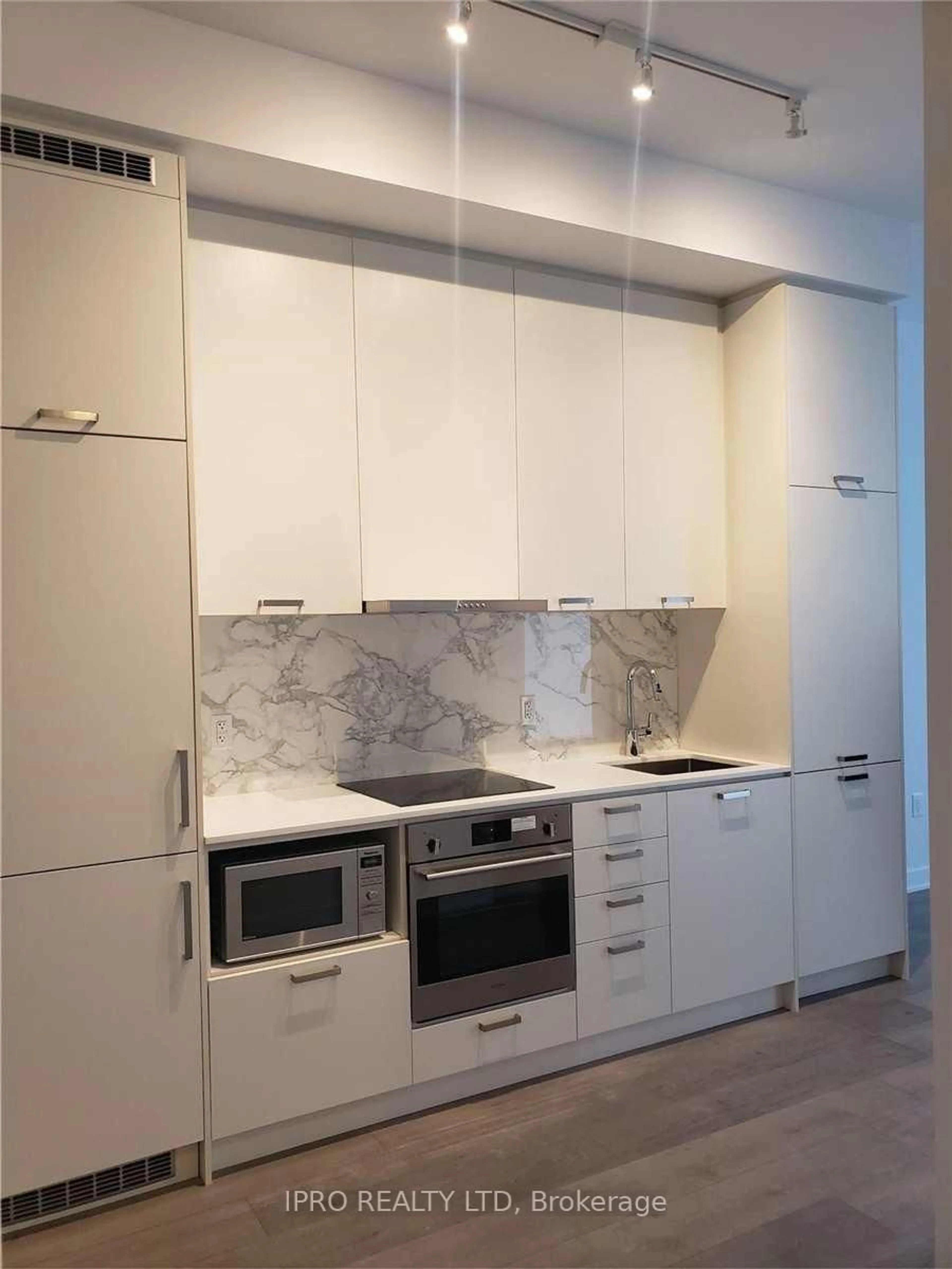 Standard kitchen, unknown for 38 Honeycrisp Cres, Vaughan Ontario L4K 0M8