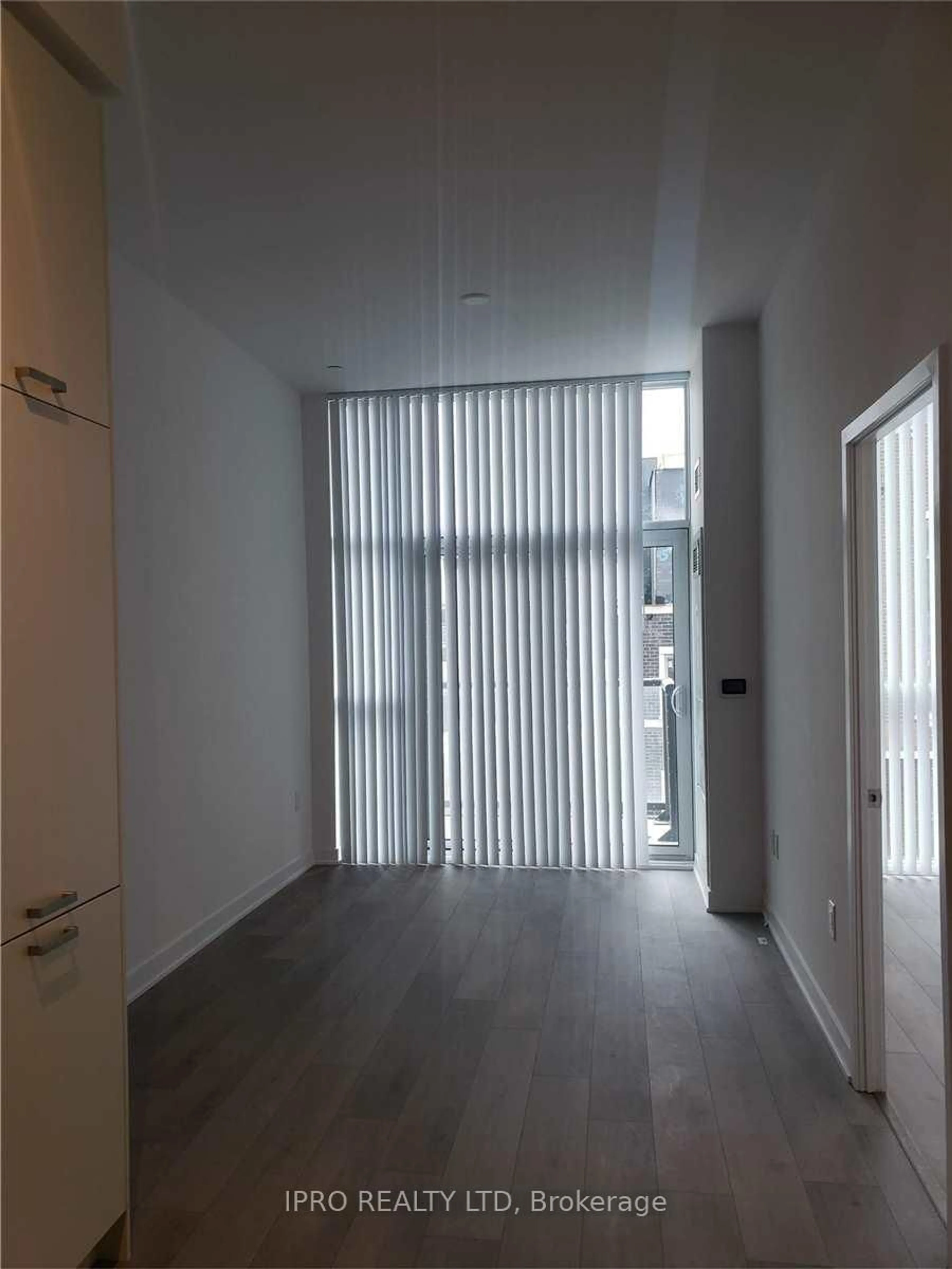 Indoor foyer for 38 Honeycrisp Cres, Vaughan Ontario L4K 0M8