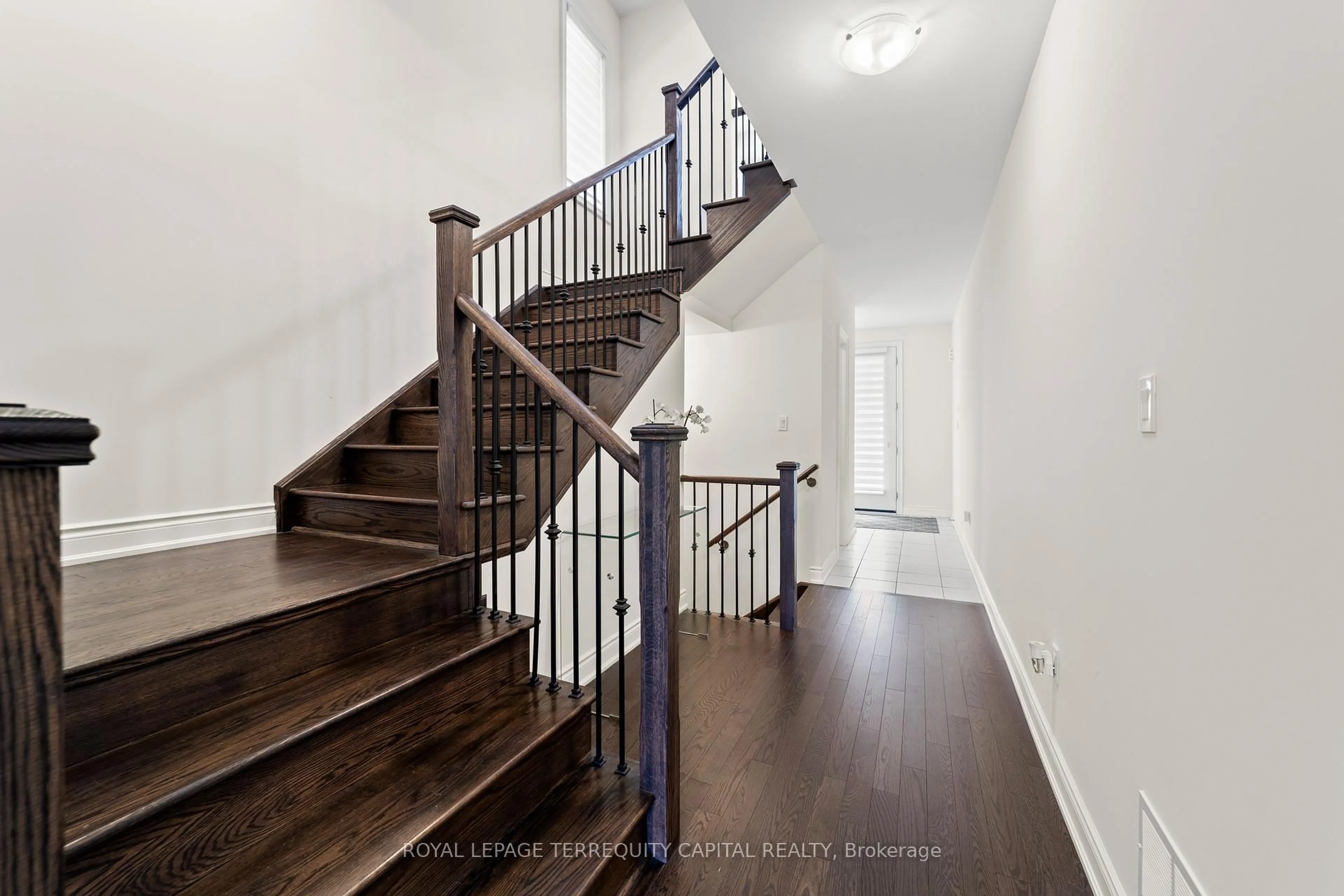 Stairs for 539 New England Crt, Newmarket Ontario L3X 0M5