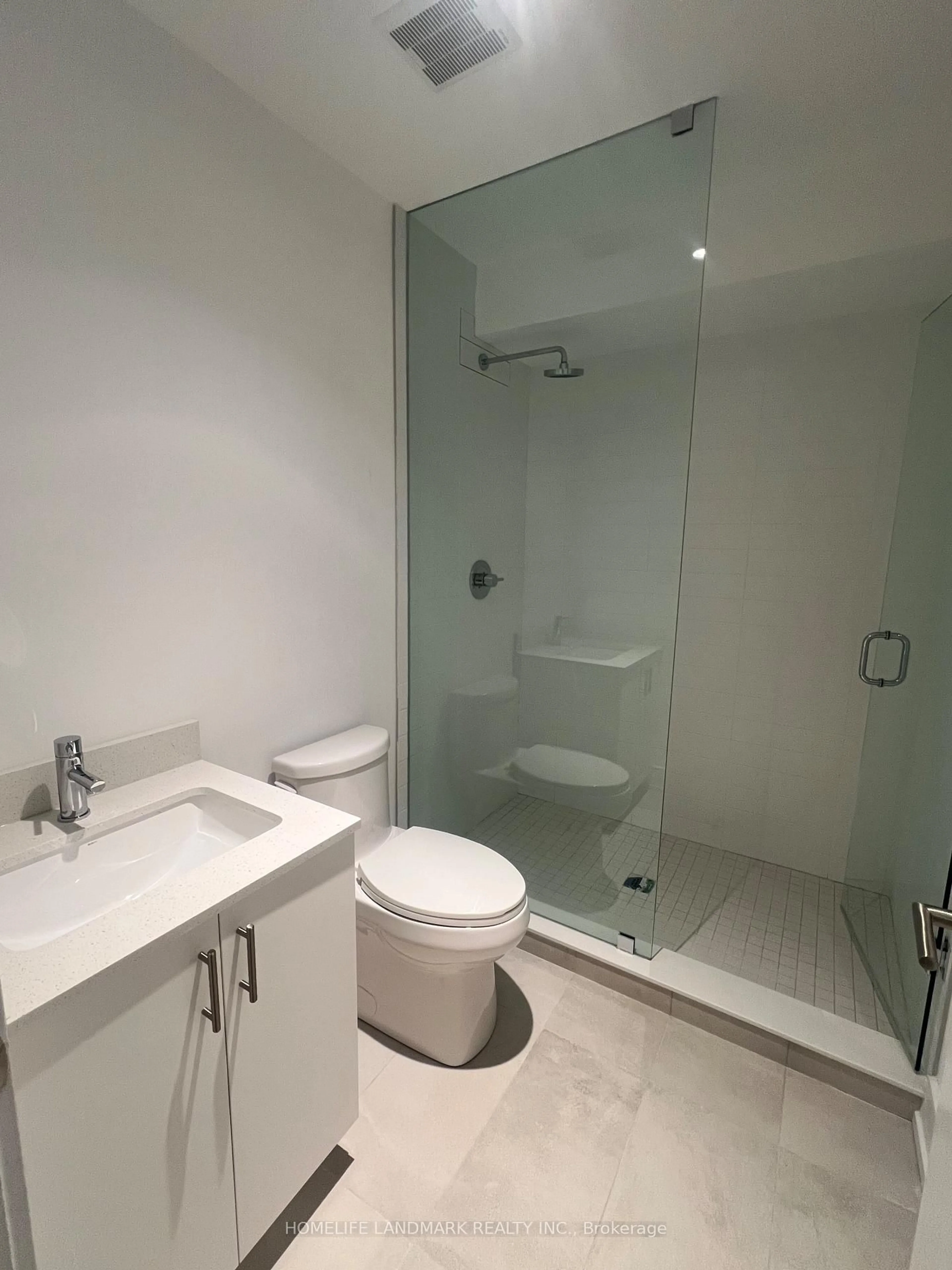 Standard bathroom, unknown for 29 Chestnut Crt, Aurora Ontario L4G 4A4
