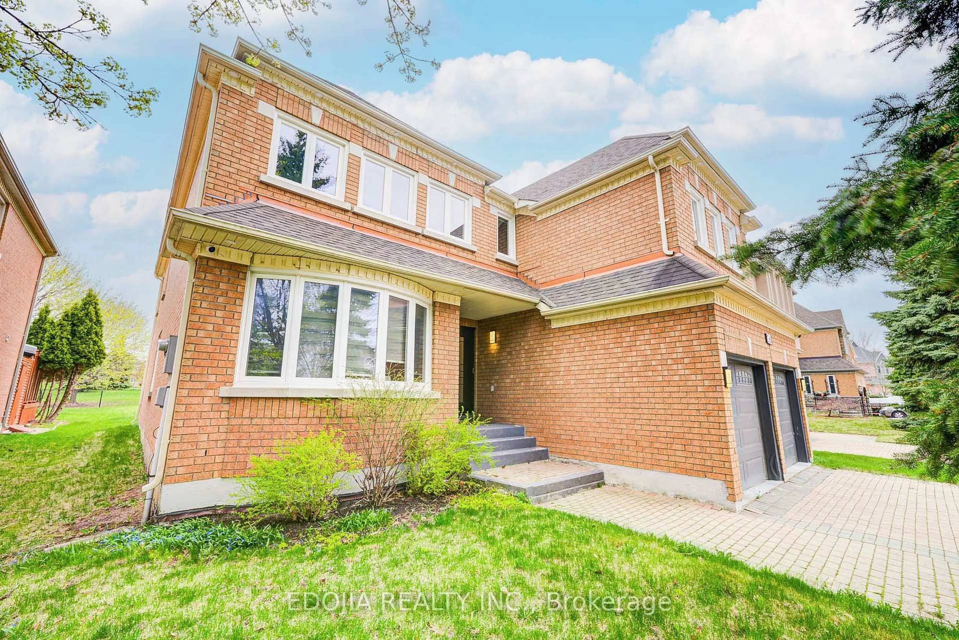 Home with brick exterior material, street for 26 Stephie Crt, Richmond Hill Ontario L4B 3Z7