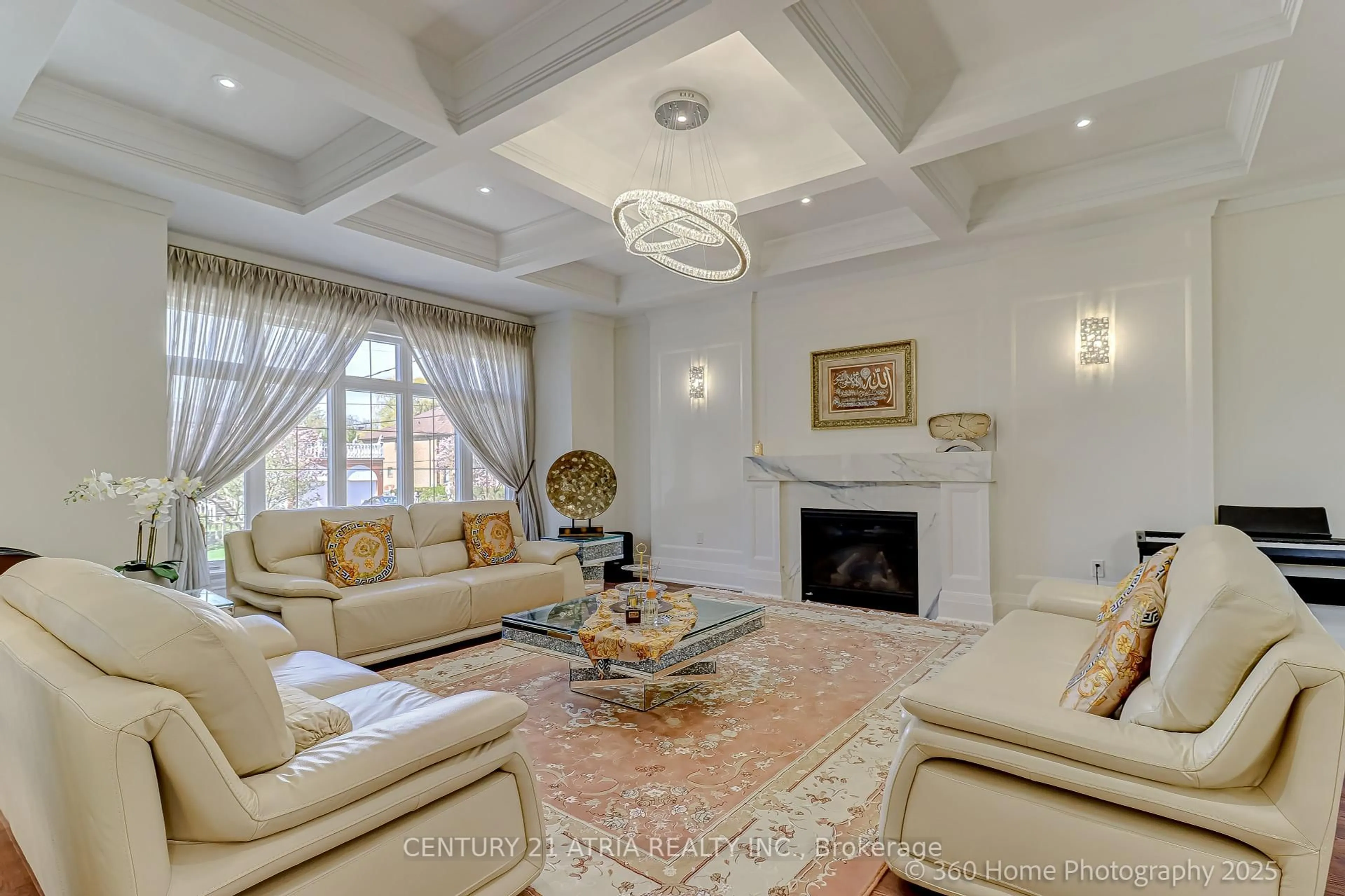 Living room with furniture, unknown for 101 Spruce Ave, Richmond Hill Ontario L4C 6V9