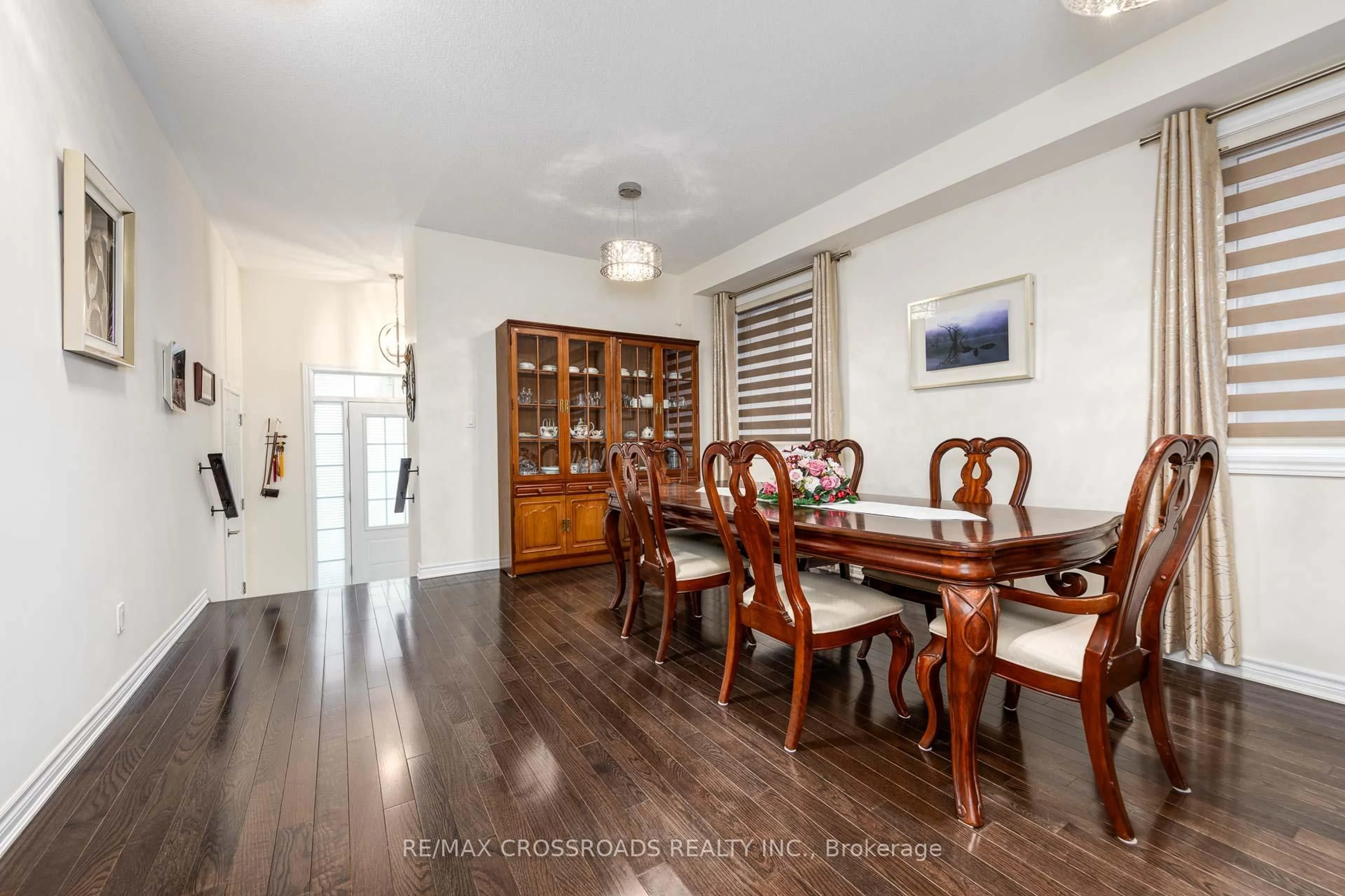 Dining room, wood/laminate floor for 9 Temple Ave, East Gwillimbury Ontario L9N 0P2
