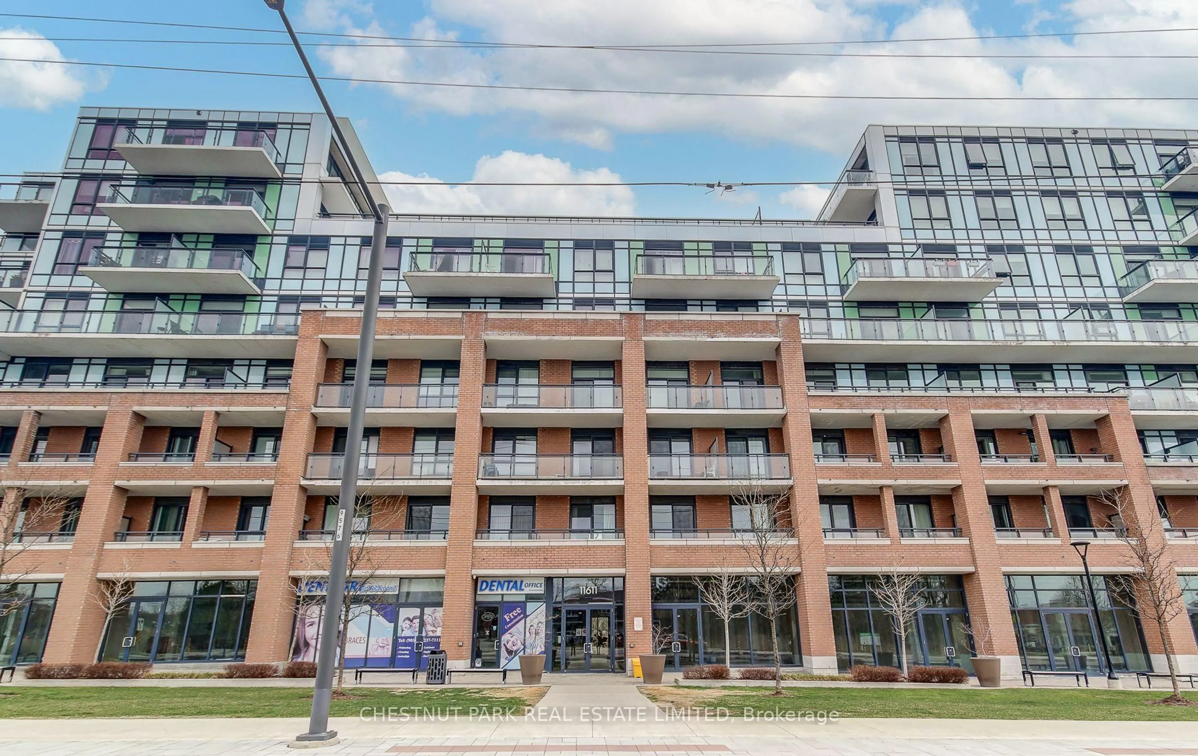 Patio, building for 11611 Yonge St #109, Richmond Hill Ontario L4E 1G2
