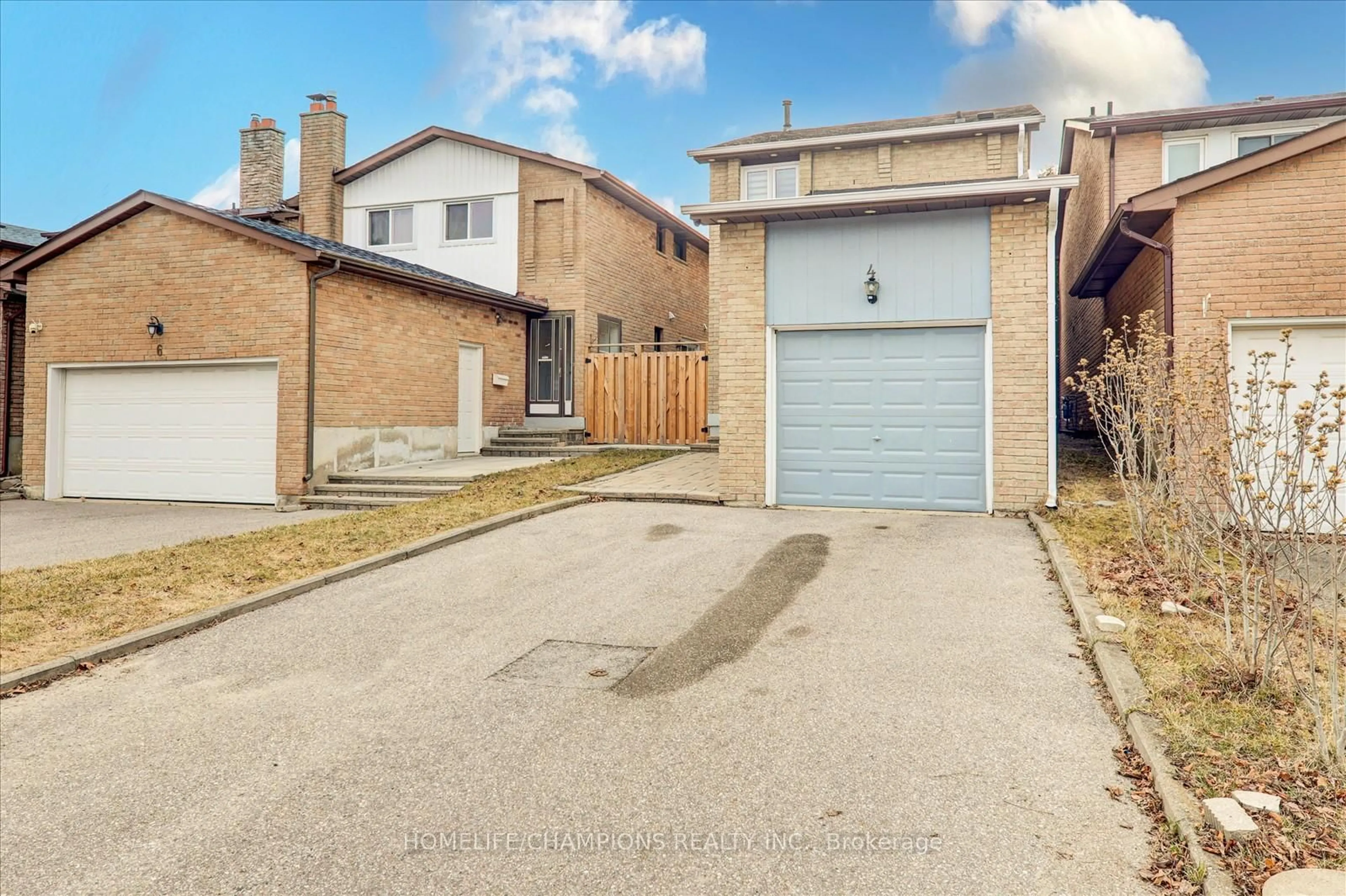 A pic from outside/outdoor area/front of a property/back of a property/a pic from drone, street for 4 Croxley Green Dr, Markham Ontario L3R 3T6