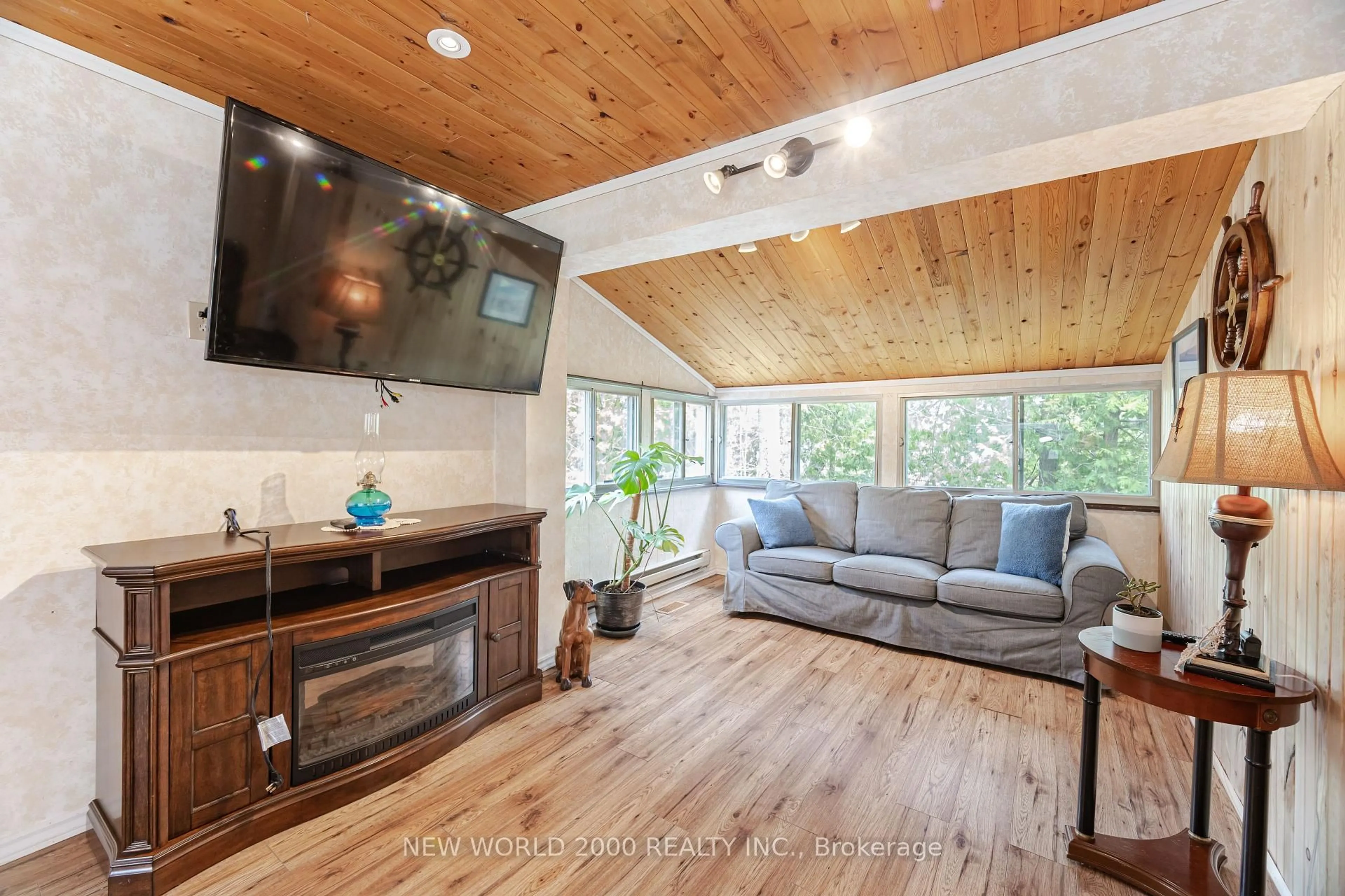 Living room with furniture, wood/laminate floor for 4 Chambers Lane, Georgina Ontario L0E 1N0