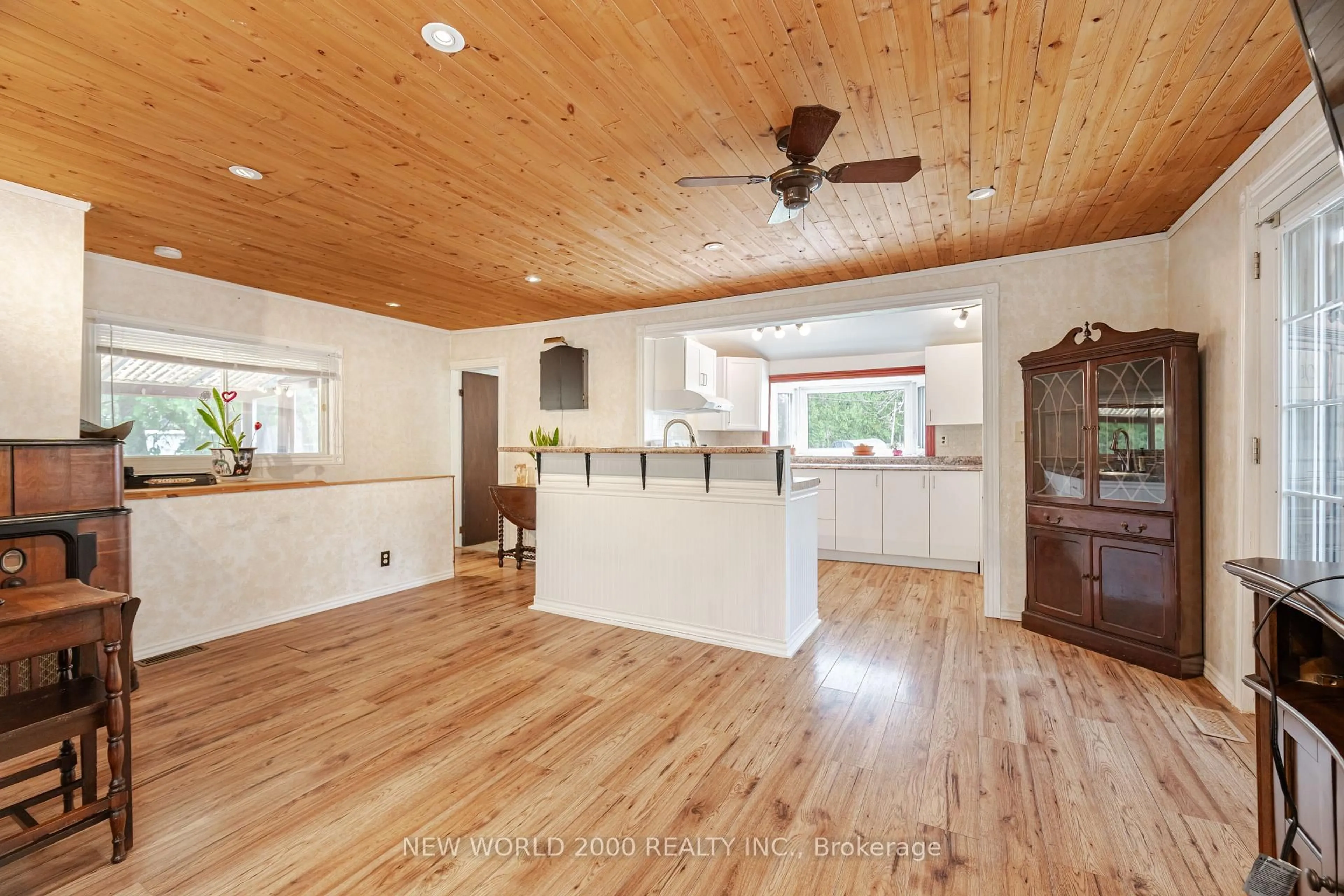 Open concept kitchen, wood/laminate floor for 4 Chambers Lane, Georgina Ontario L0E 1N0