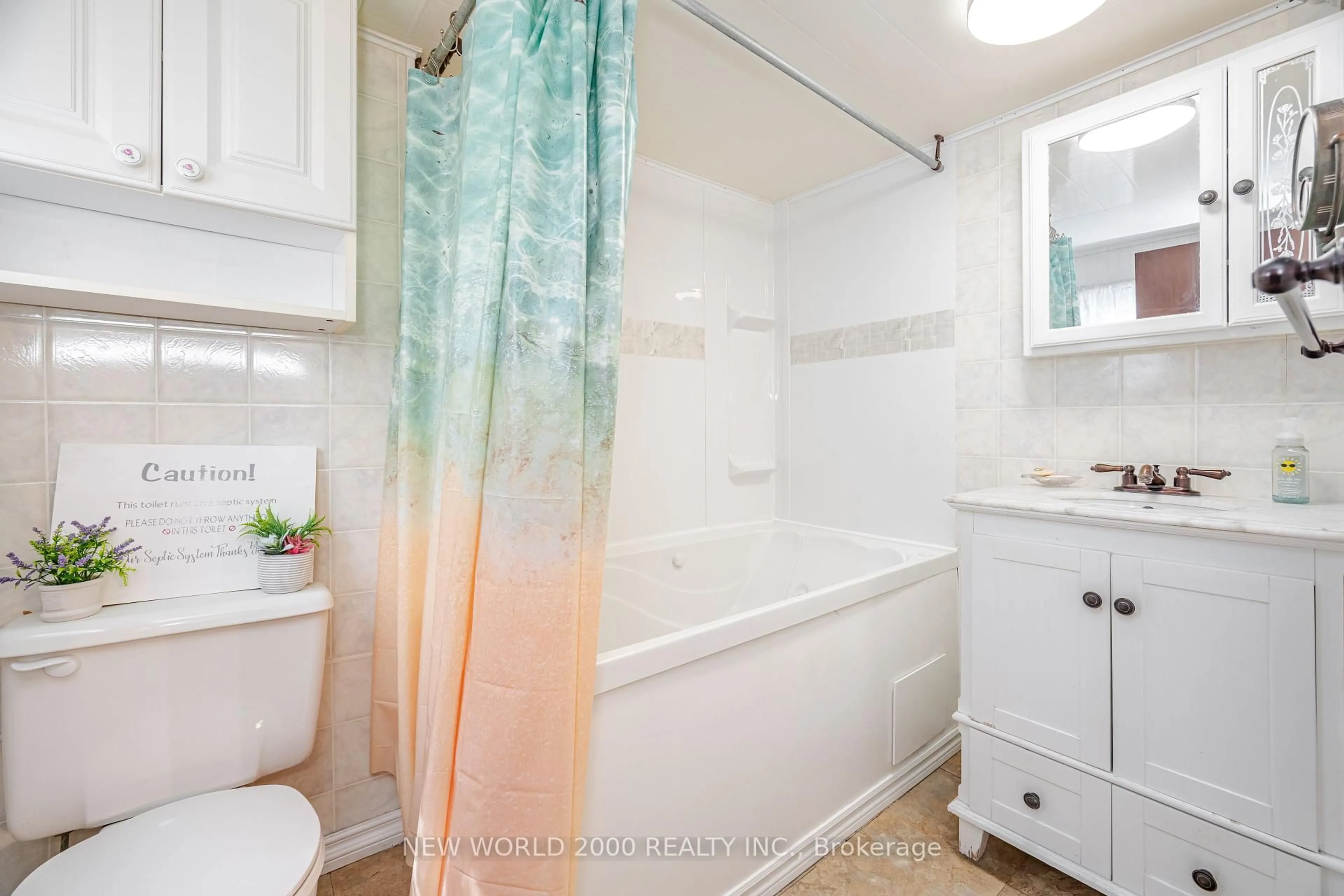 Standard bathroom, ceramic/tile floor for 4 Chambers Lane, Georgina Ontario L0E 1N0