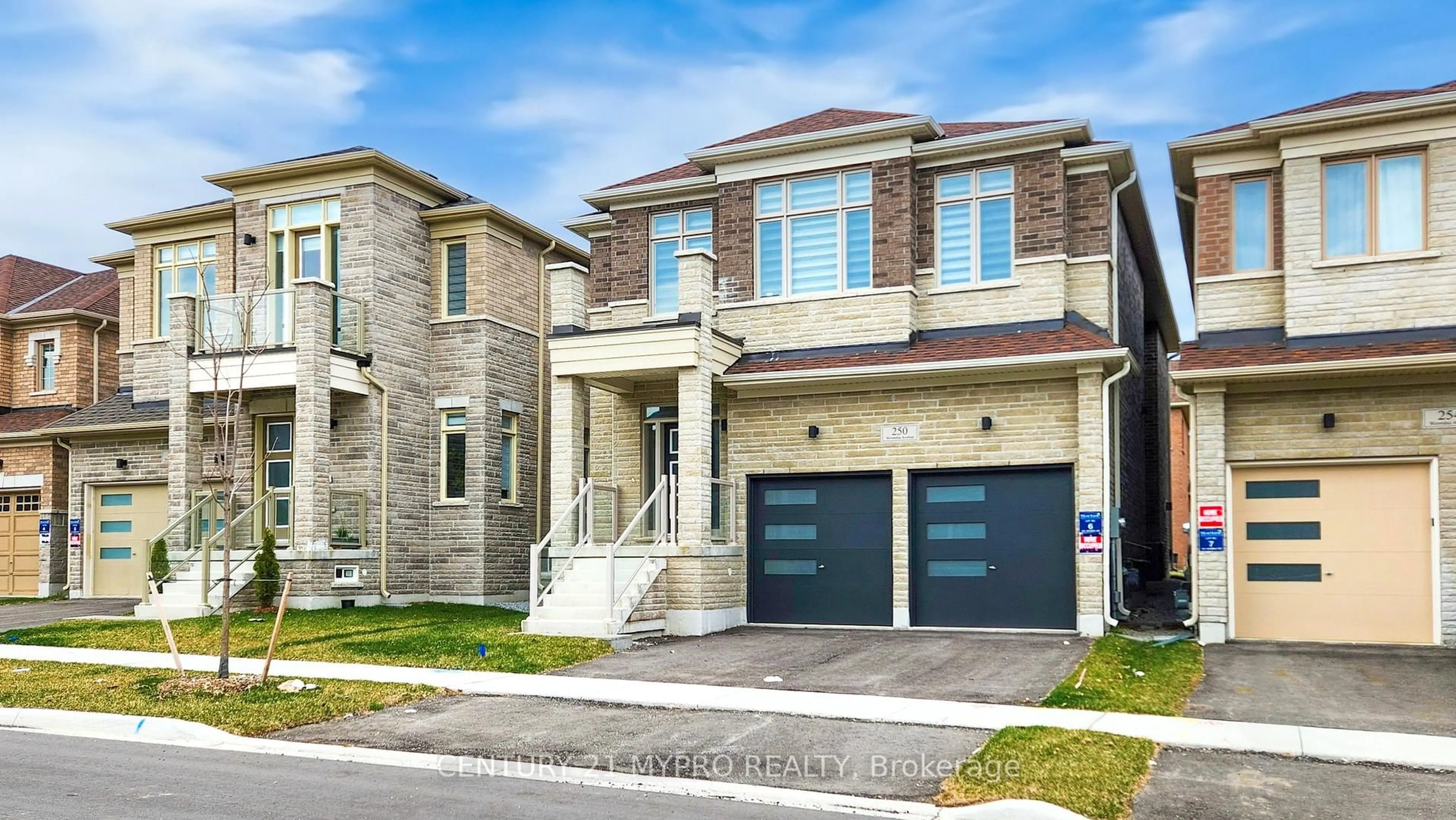 Home with brick exterior material, street for 250 Wesmina Ave, Whitchurch-Stouffville Ontario L4A 5C2