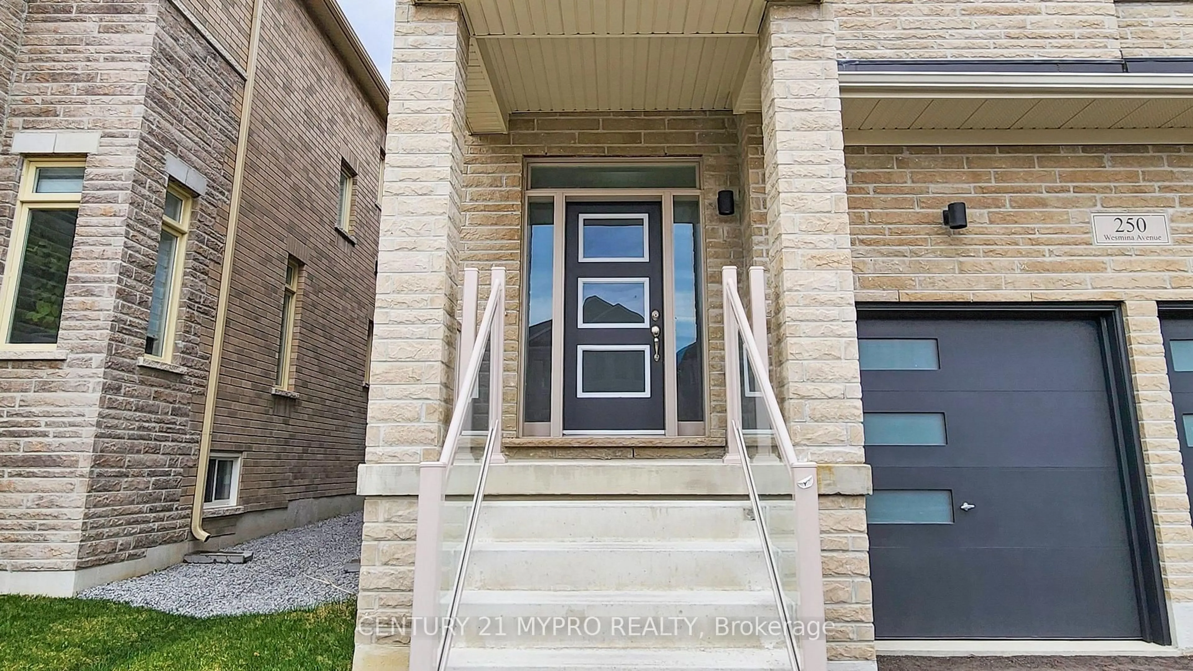 Home with brick exterior material, street for 250 Wesmina Ave, Whitchurch-Stouffville Ontario L4A 5C2