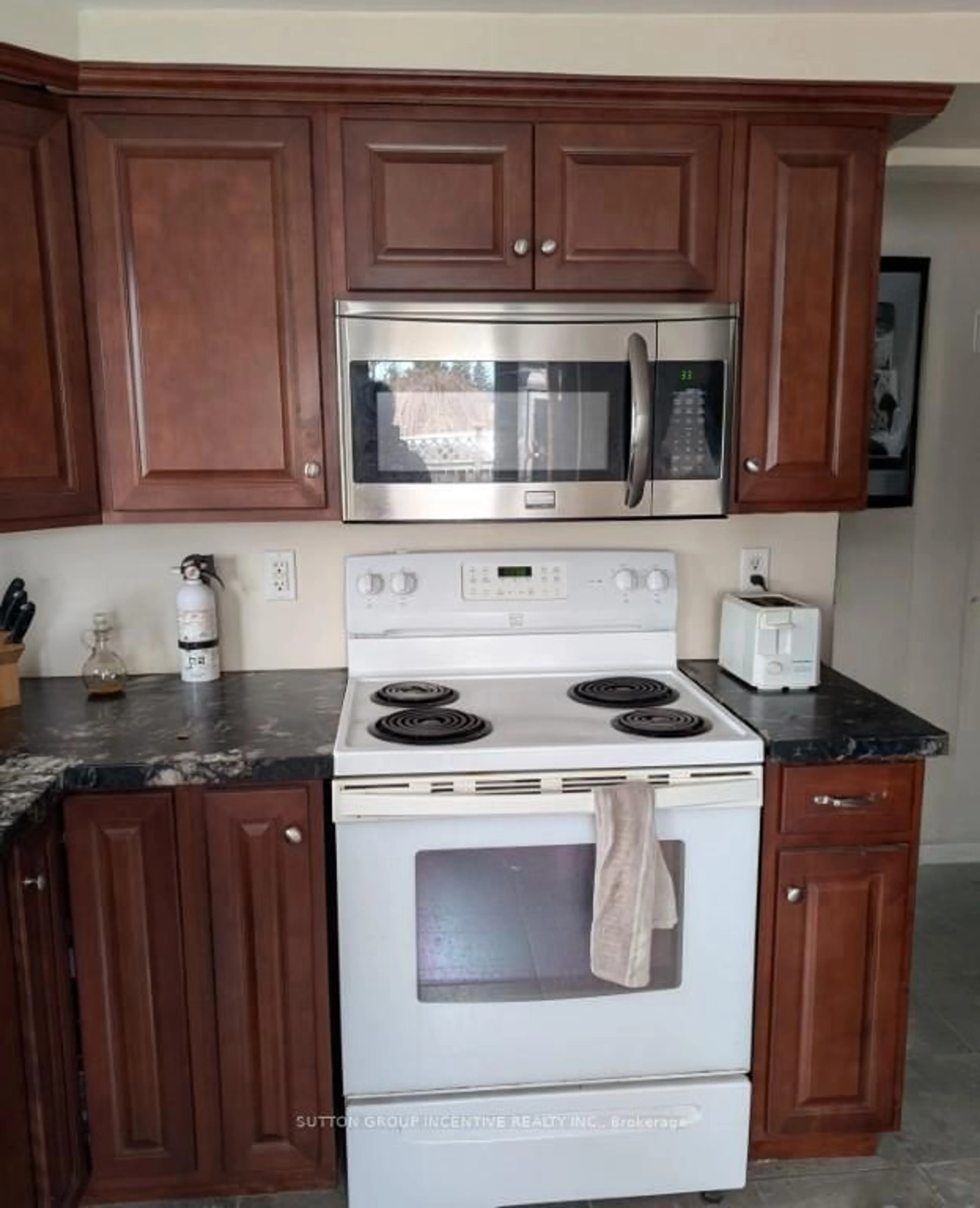 Standard kitchen, unknown for 1088 Balsam Rd, Innisfil Ontario L0L 1C0