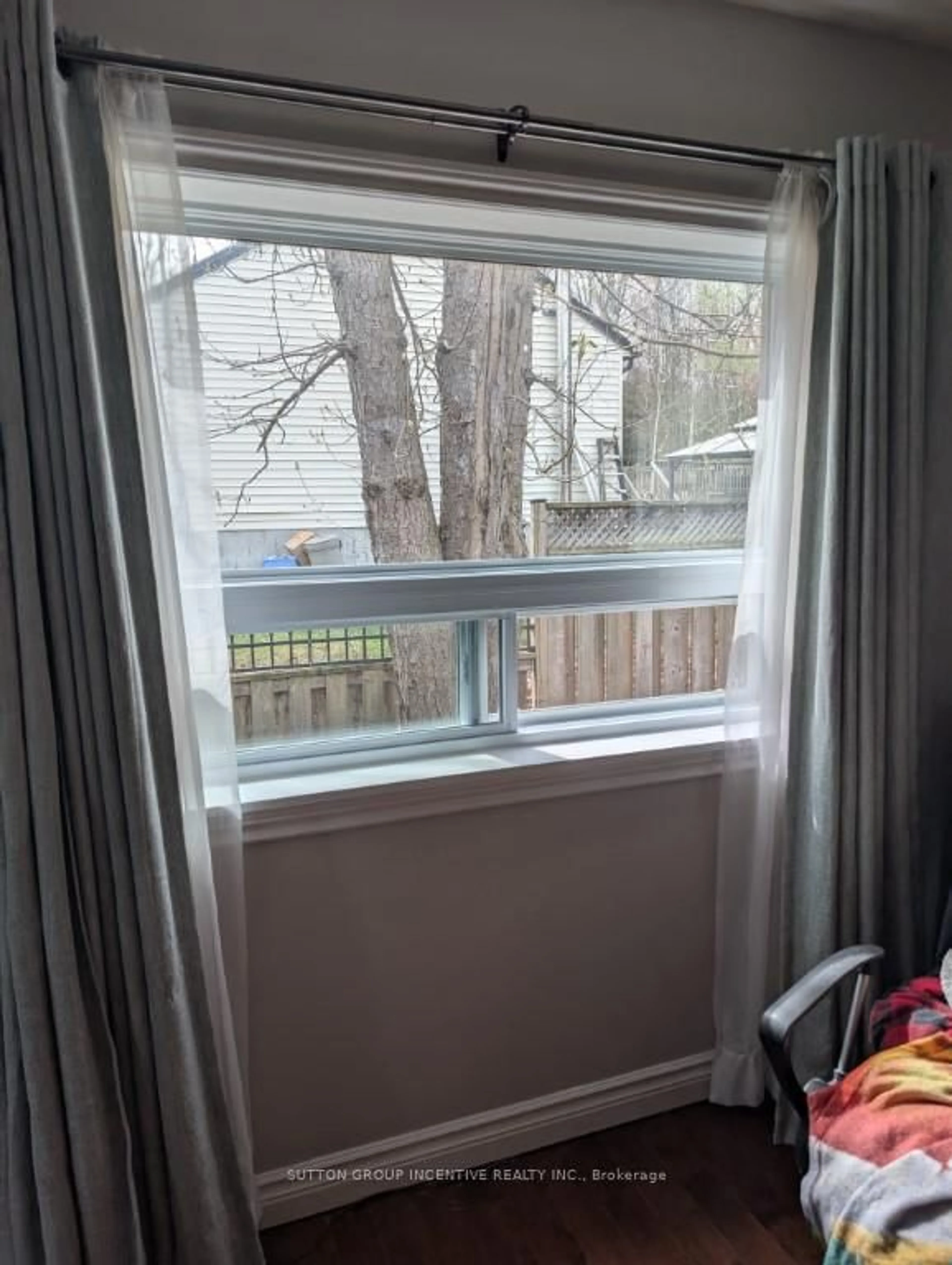 A pic of a room for 1088 Balsam Rd, Innisfil Ontario L0L 1C0