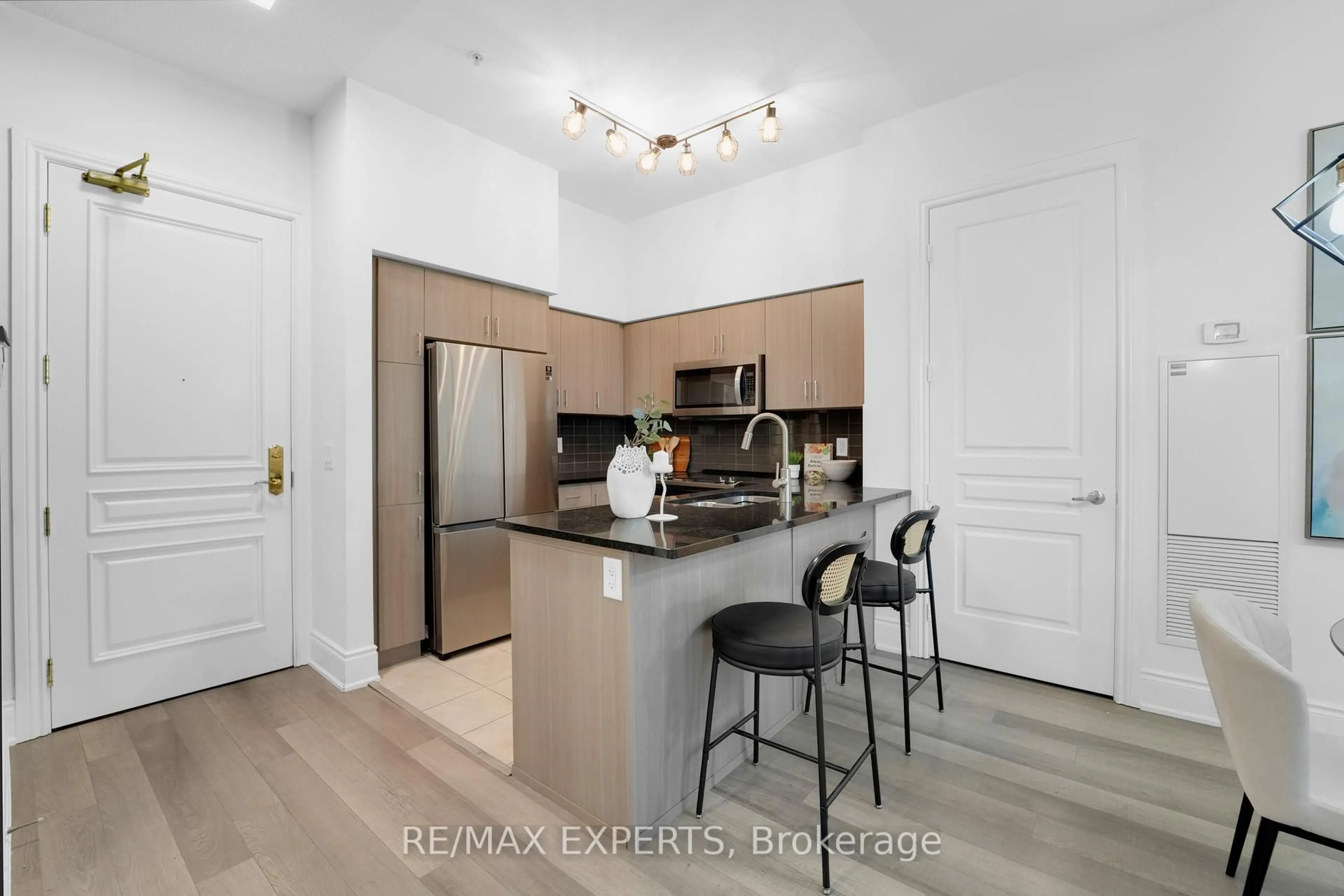 Open concept kitchen, unknown for 9255 JANE St #101, Vaughan Ontario L6A 0K1