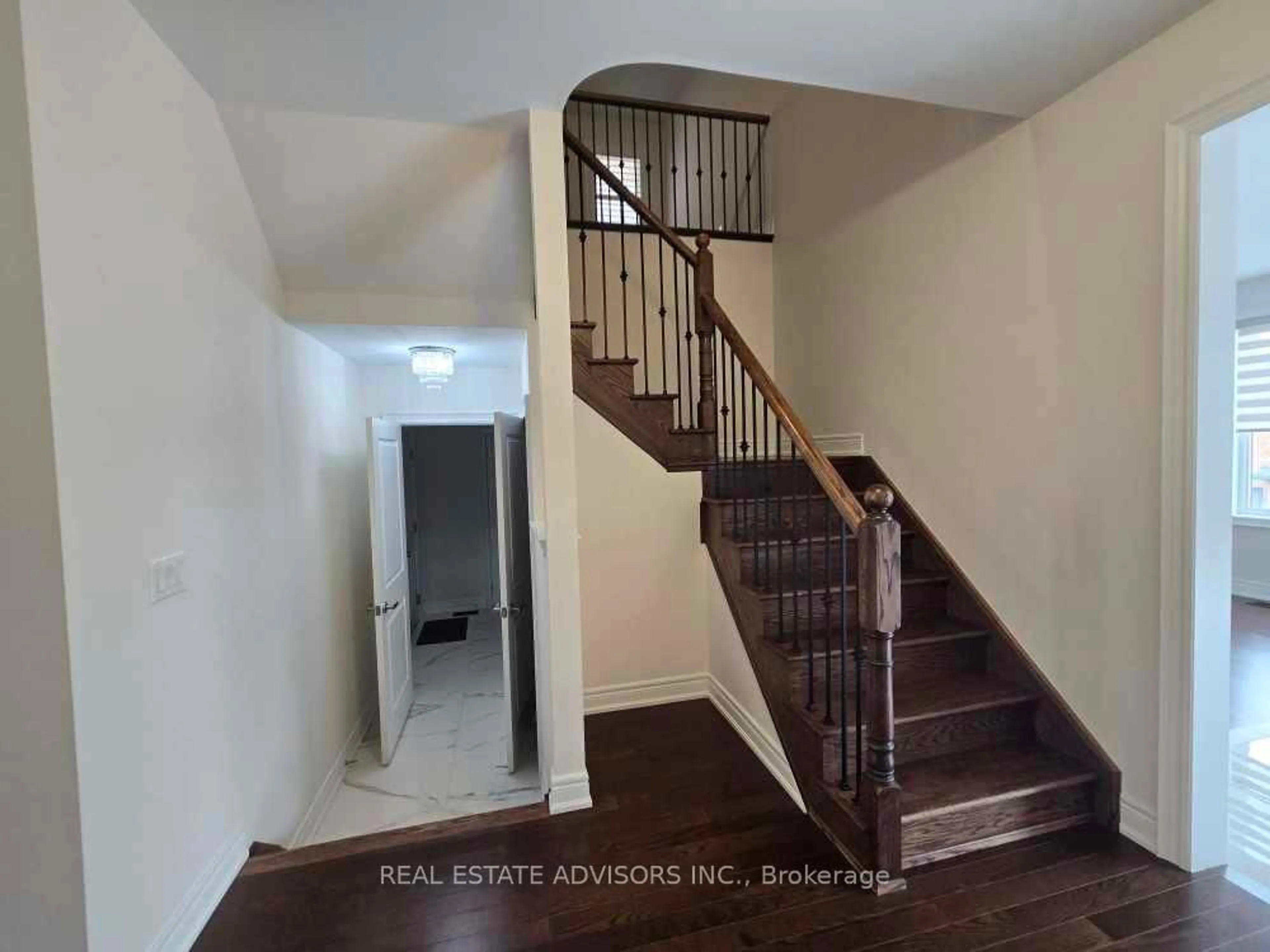 Unknown for 135 Ben Sinclair Ave, East Gwillimbury Ontario L9N 0S3
