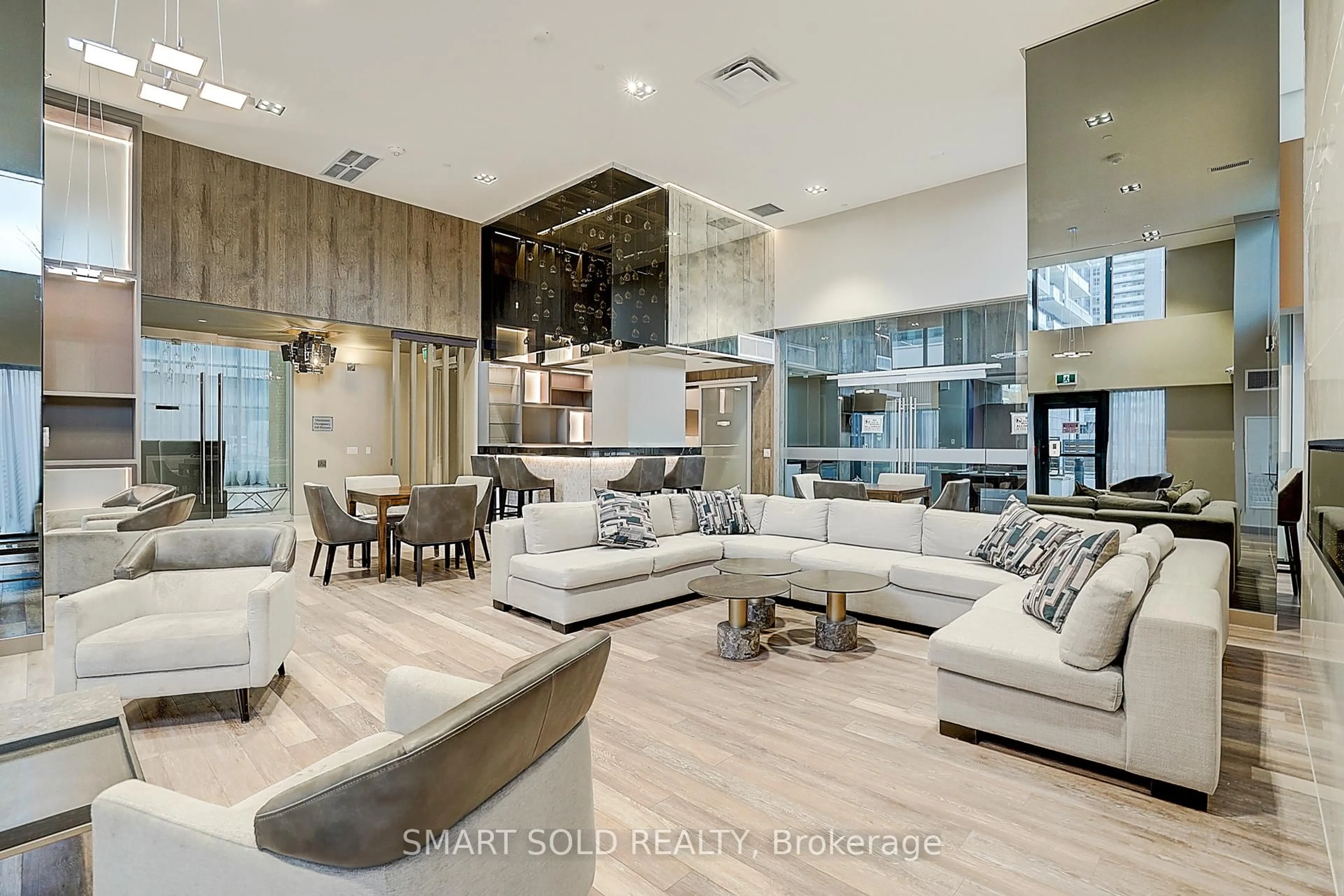 Living room with furniture, unknown for 75 Oneida Cres #1511, Richmond Hill Ontario L4B 0H3