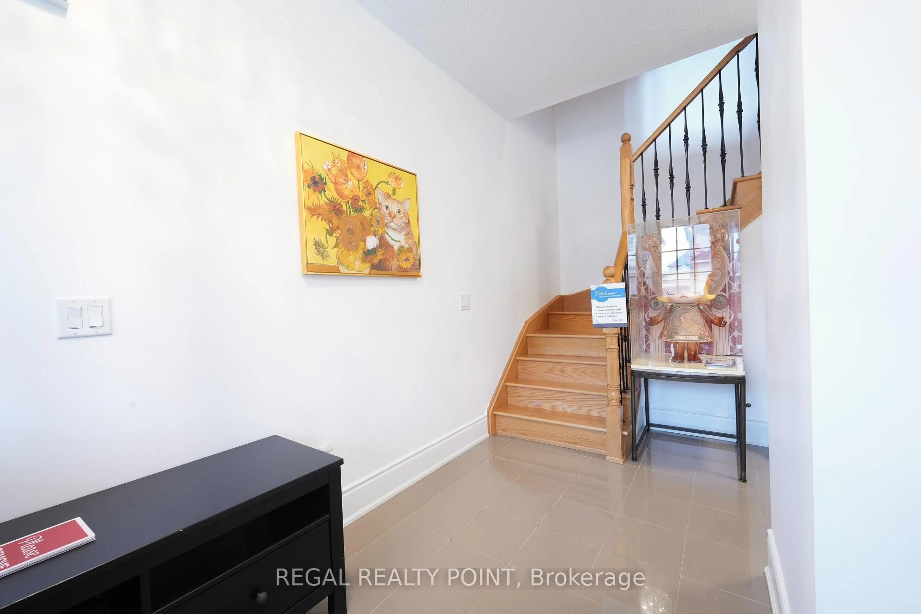 Indoor entryway for 33 Vinod Rd, Markham Ontario L6B 0X9