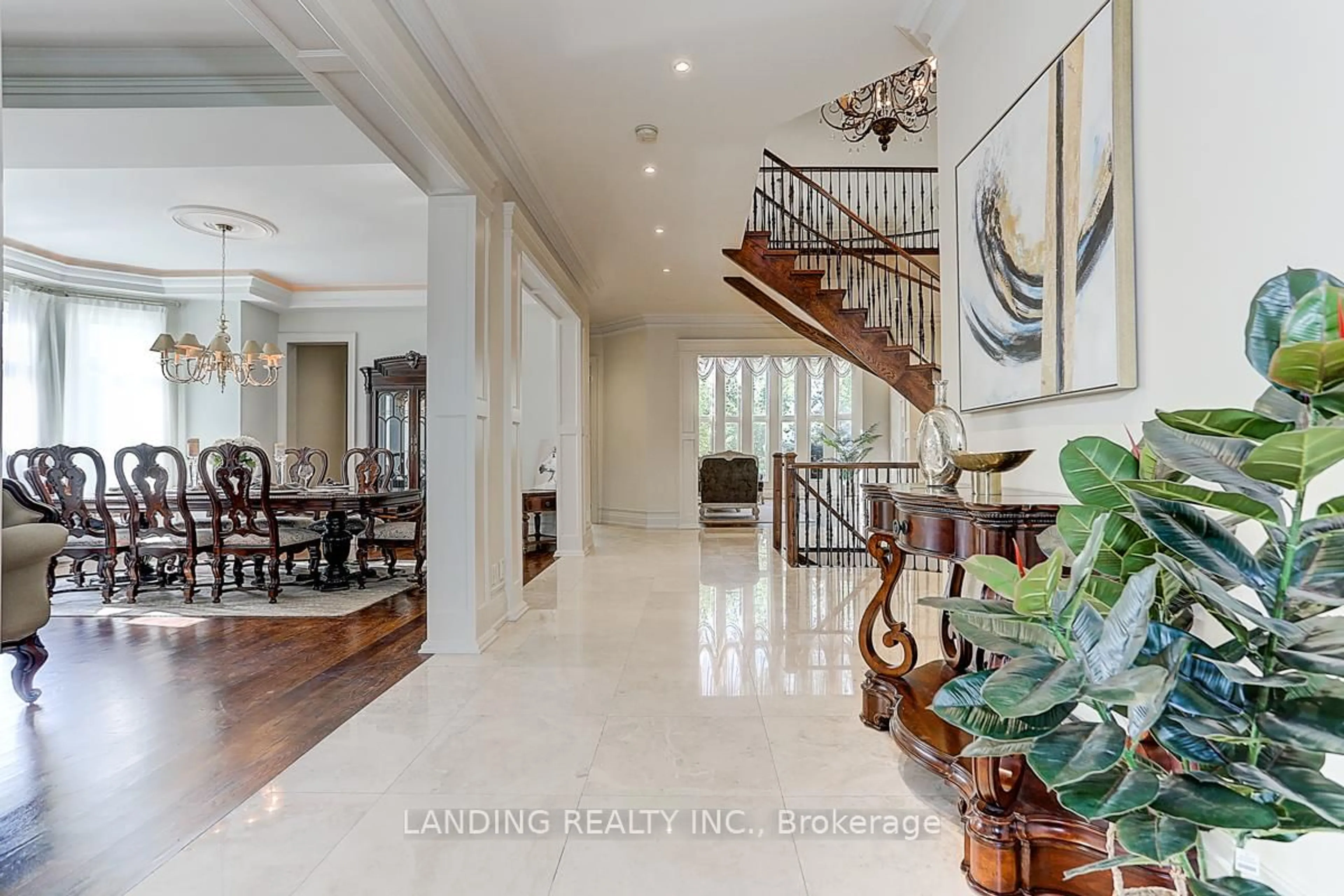 Indoor entryway for 33 Winterport Crt, Richmond Hill Ontario L4C 9V6