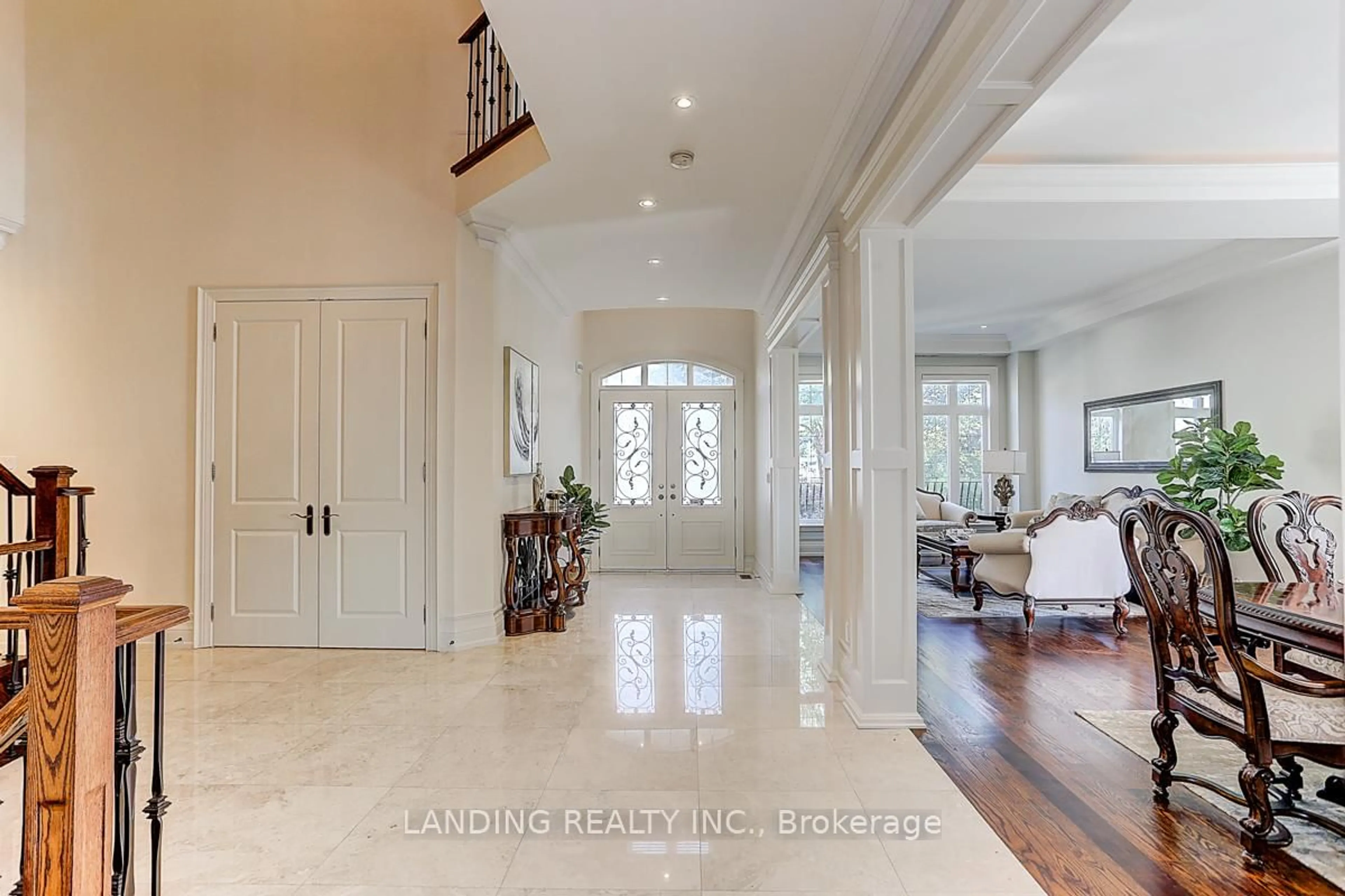 Indoor entryway for 33 Winterport Crt, Richmond Hill Ontario L4C 9V6