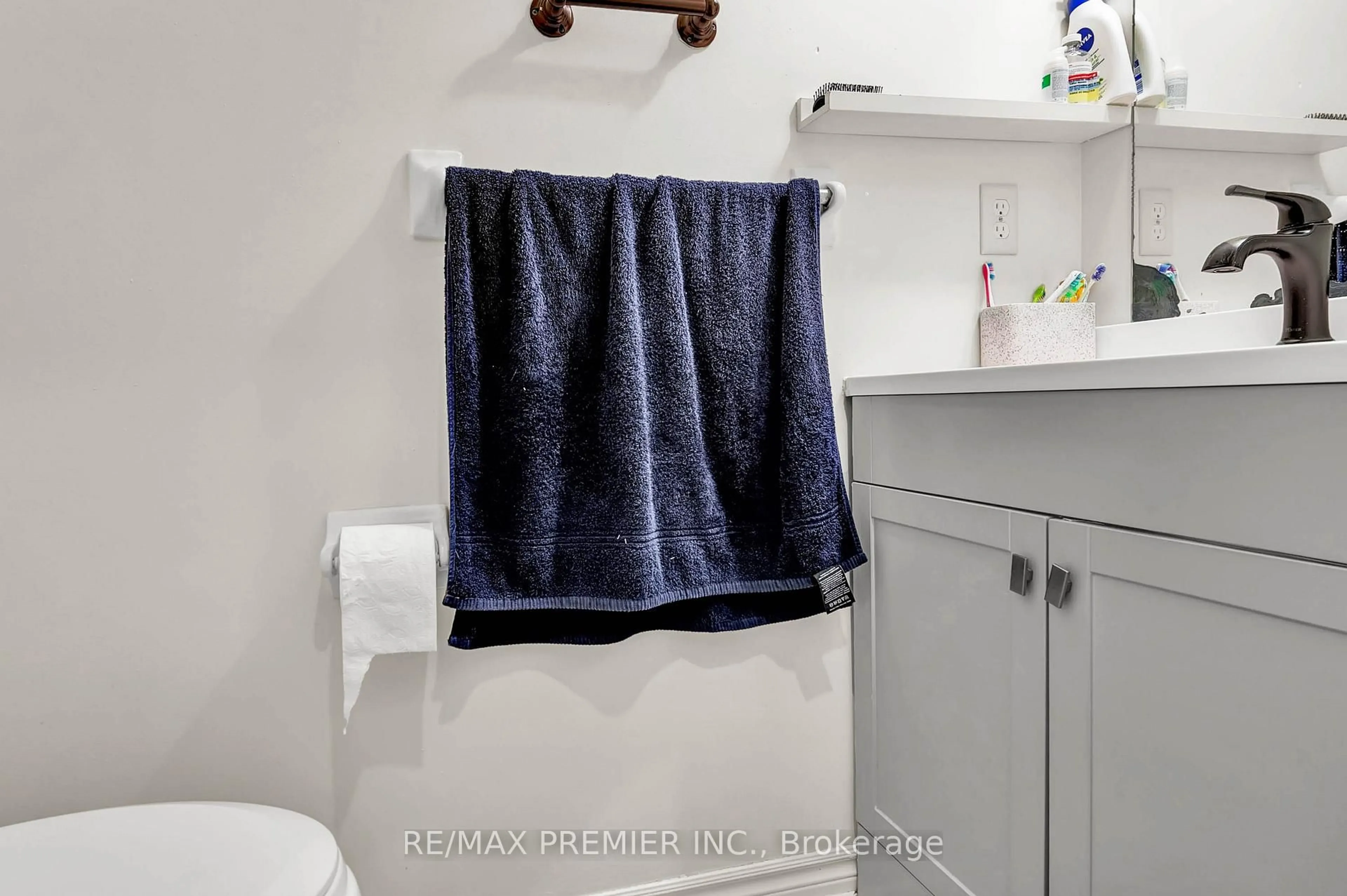 Standard bathroom, ceramic/tile floor for 56 Tahir St, Vaughan Ontario L6A 3A9